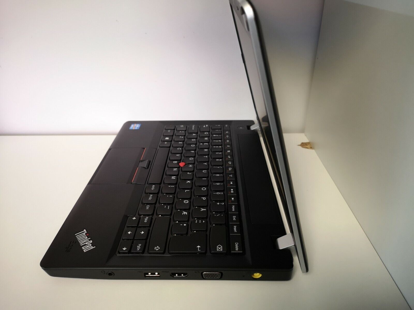 Lenovo ThinkPad Edge E330 i5-3230M 2.60GHz 4GB/128GB SSD 1366x768px 13.3″ CAM