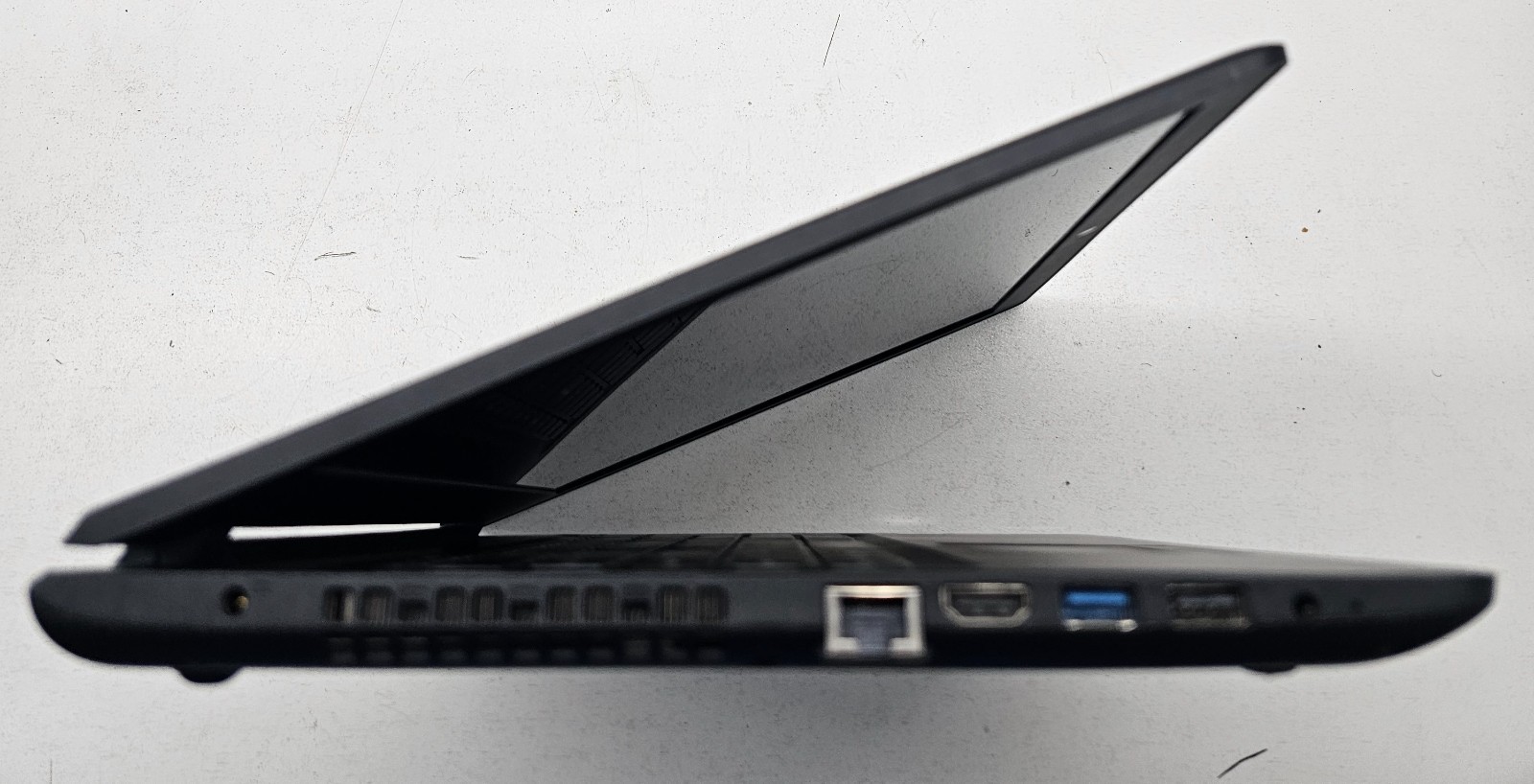 Lenovo IdeaPad 110-15ISK 15.6″ Laptop Intel i3-6100U 4GB Ram 1TB HDD NO OS (FL)