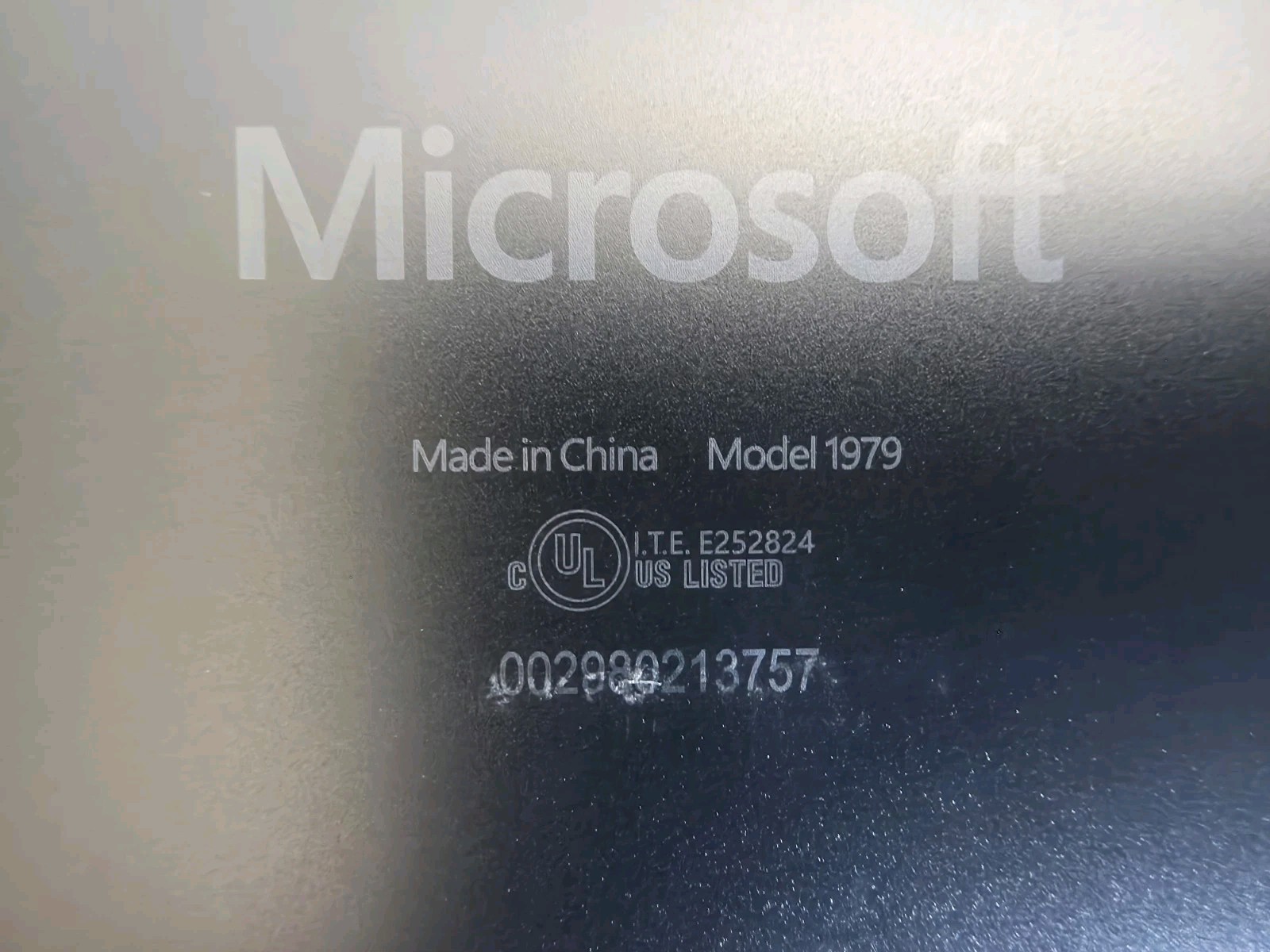 Microsoft Surface Laptop 4 15″ Core i7-1185G7 16GB RAM 256GB SSD Model 1979 Worn