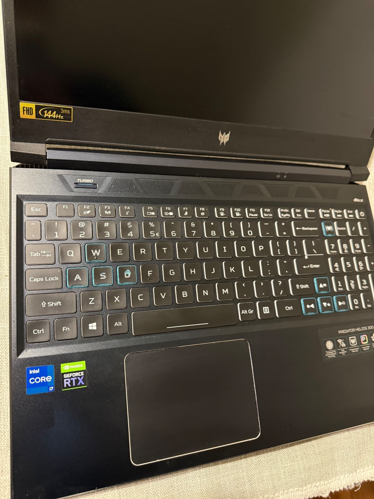 Acer Predator Helios 300 (512GB SSD, Intel Core i7-11800H, 4.60 GHz,32GB Crucial