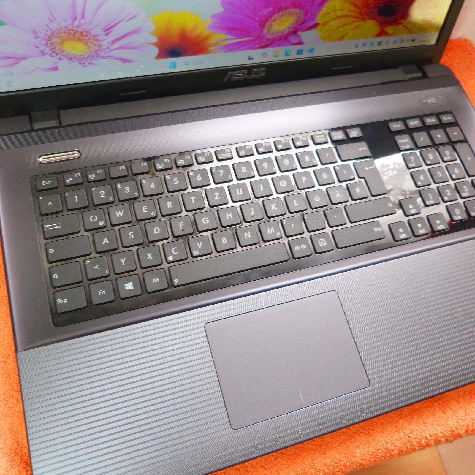 Asus K95 18 inch cinema monster FULLHD l 2TB SSD HDD Windows 11 l 16GB RAM…