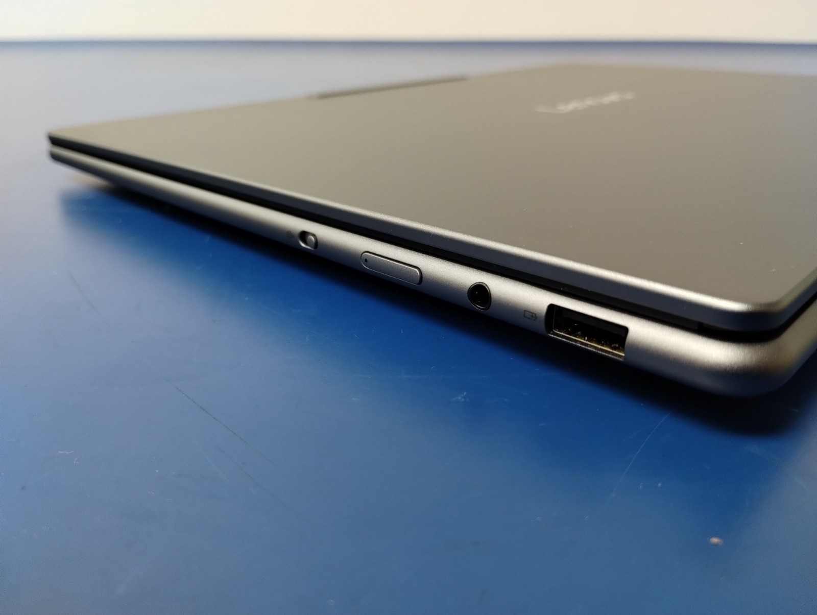Lenovo Slim 7 14ILL10, Intel Core Ultra 7, 2.20 GHz, 32 GB RAM, 1 TB NVMe SSD