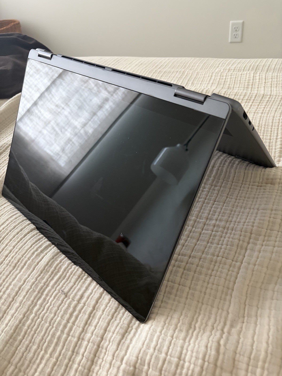Lenovo Yoga 7 2-in-1 16ILL10 16″ Core Ultra 5 256V 2.2GHz 16GB RAM 1TB SSD