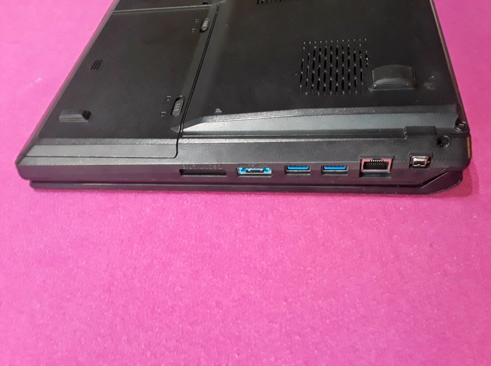 Sager Clevo P151EM1 laptop I7-3740qm 2.7-3.7Ghz 16GB 512GB NVIDIA Quadro P3000