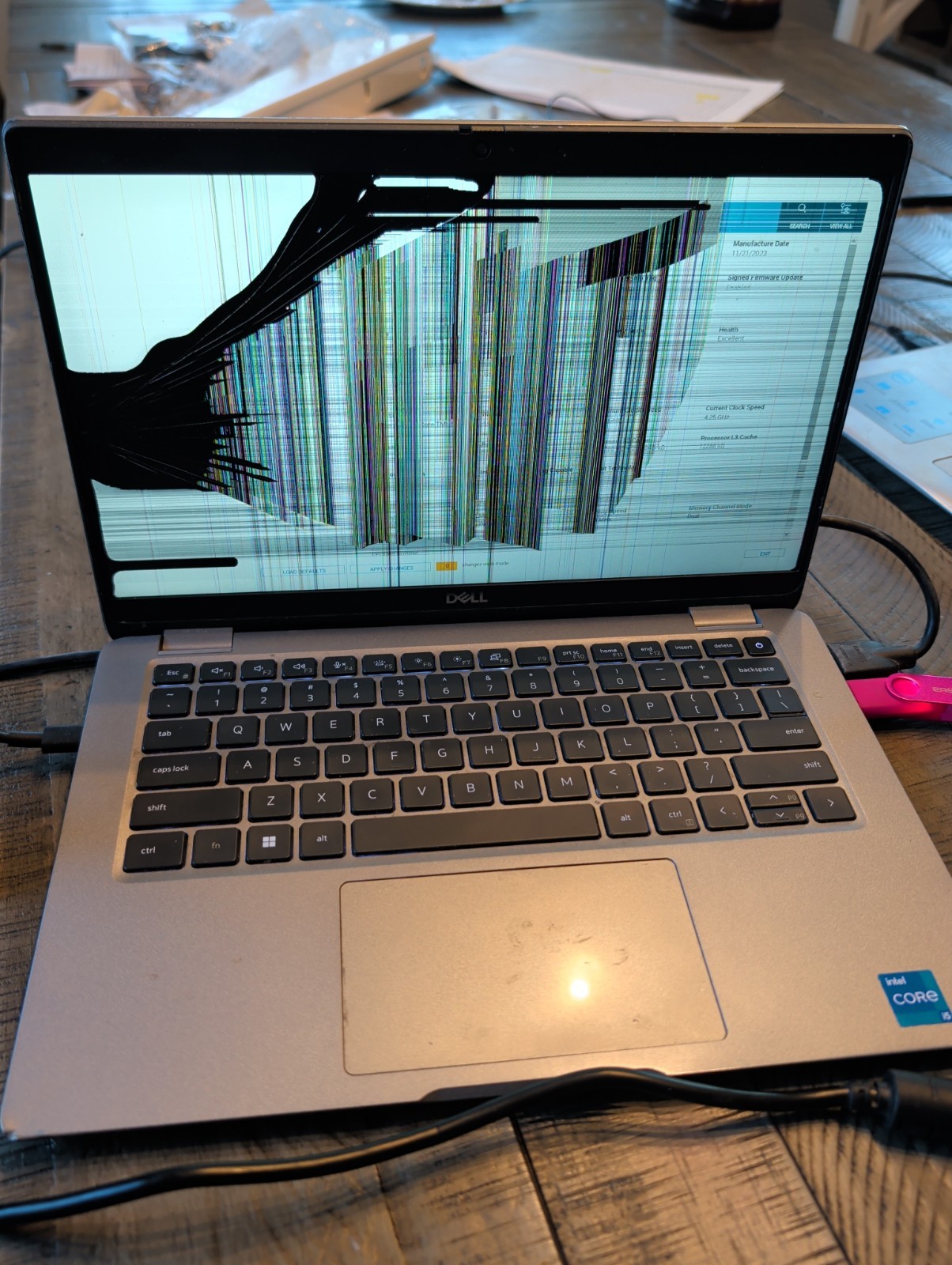Dell Latitude 5340 13.3″ 13th Gen i5-1335U 8GB DDR5 No SSD. Cracked Screen