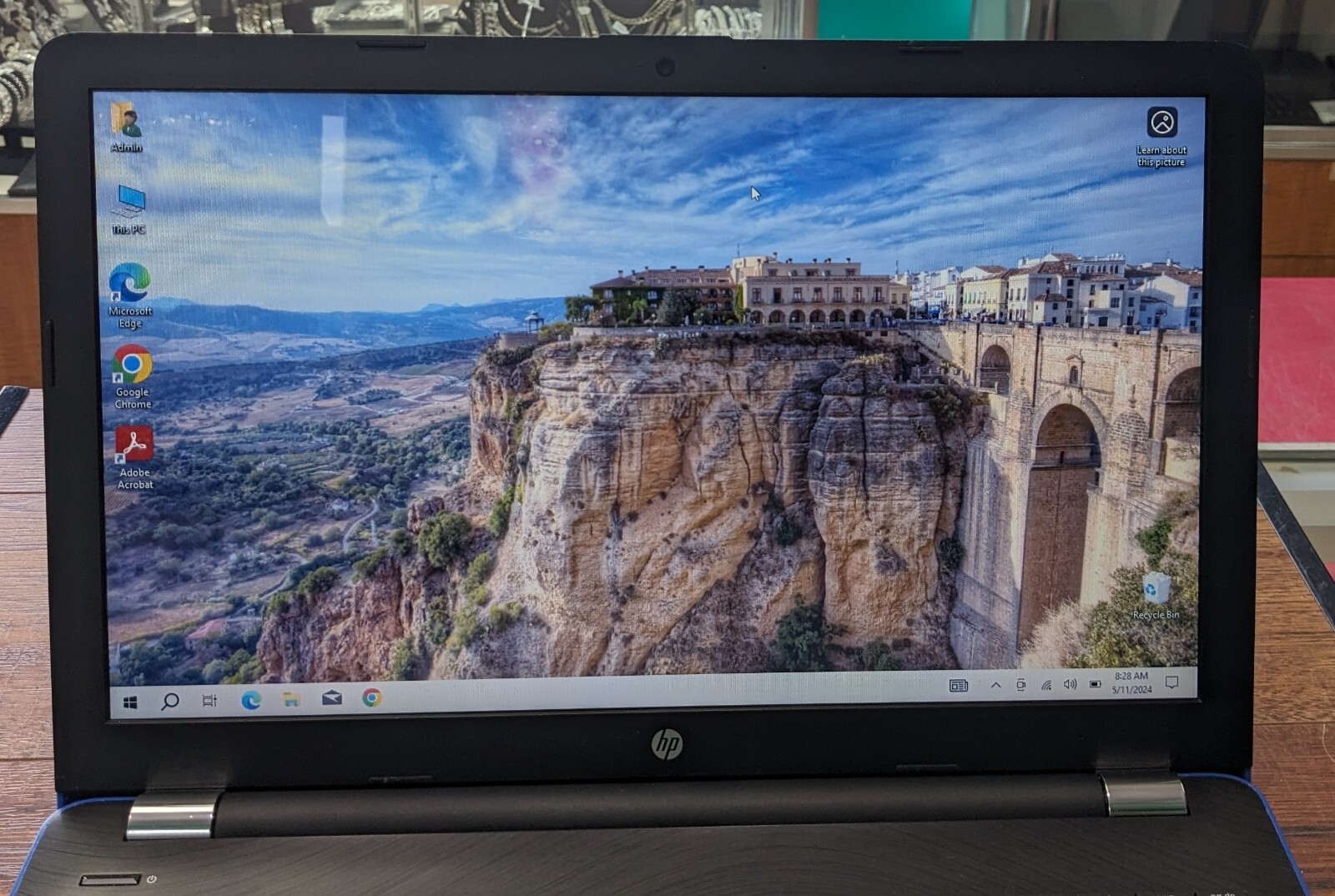 HP 15-bw006ca AMD A6-9220,8GB RAM- 1TB HDD,Radeon R4,Win 10,Touchscreen Laptop