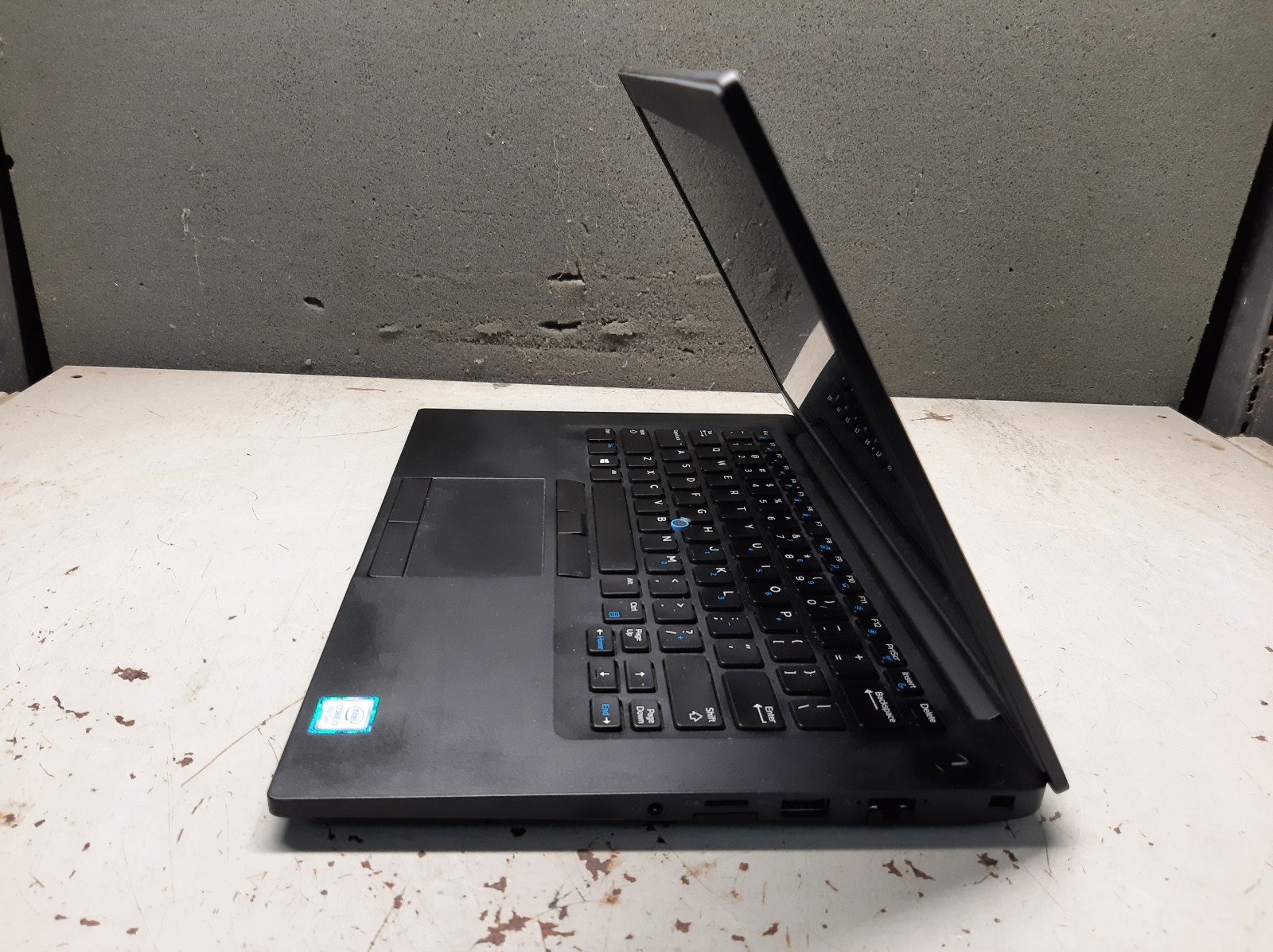 Dell Latitude 7490 14″ i7-8650u 8GB RAM No SSD No OS BIOS Lock No Bluetooth