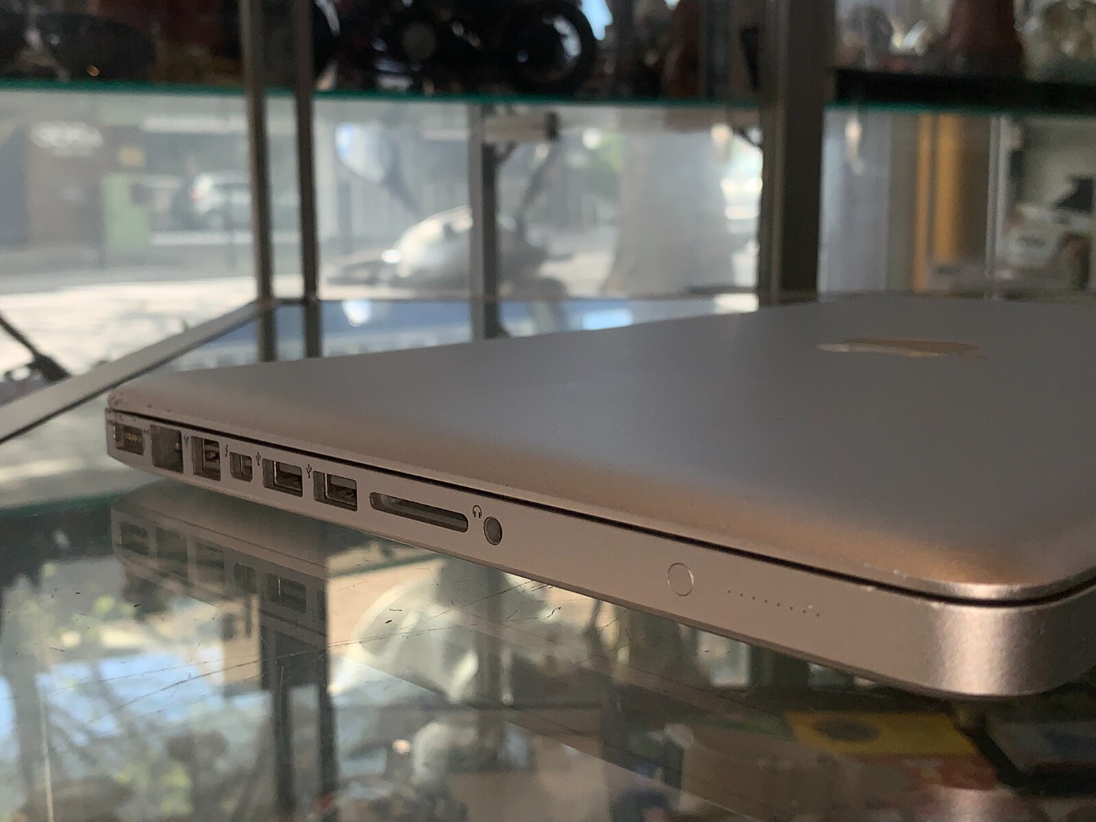 APPLE MACBOOK PRO (MD313LL/A) 13.3 / LATE 2011 / 500 GB HDD / 4GB RAM – CORE I5
