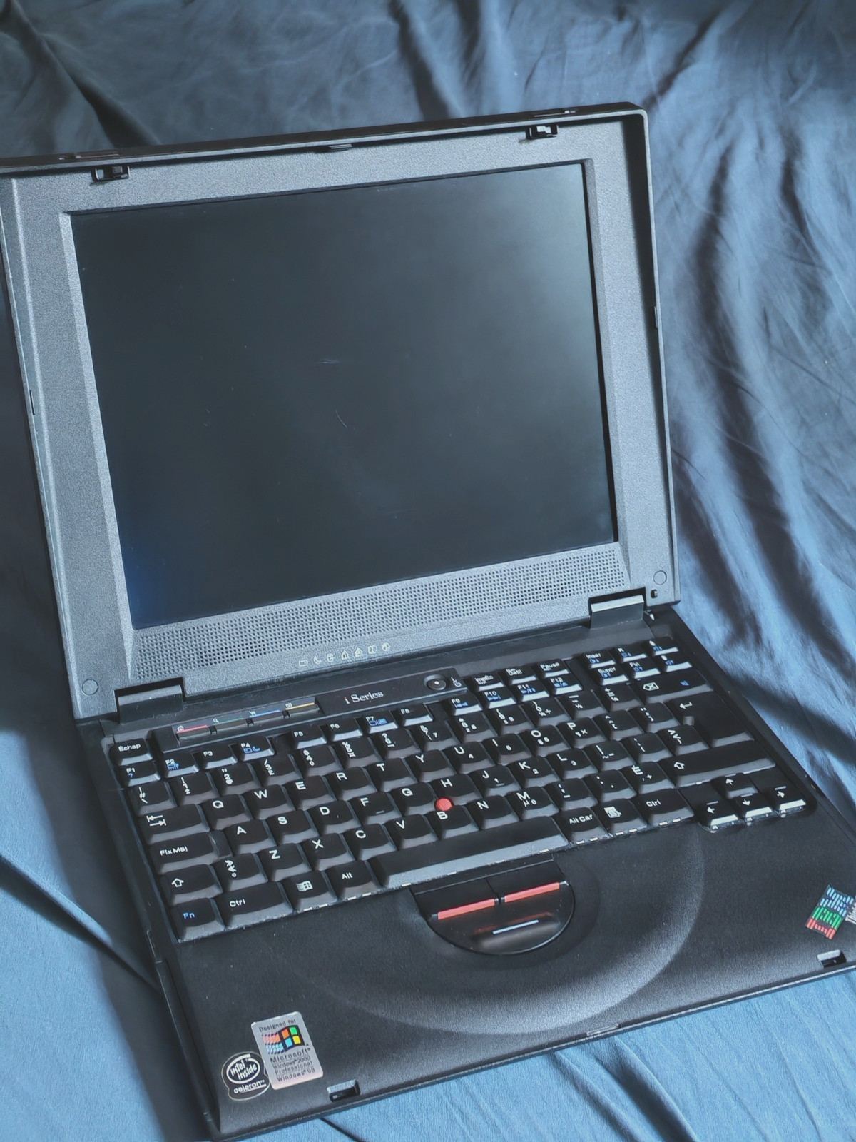 IBM ThinkPad iSeries 1161 – Win98 SE, Celeron, 32MB, 6GB