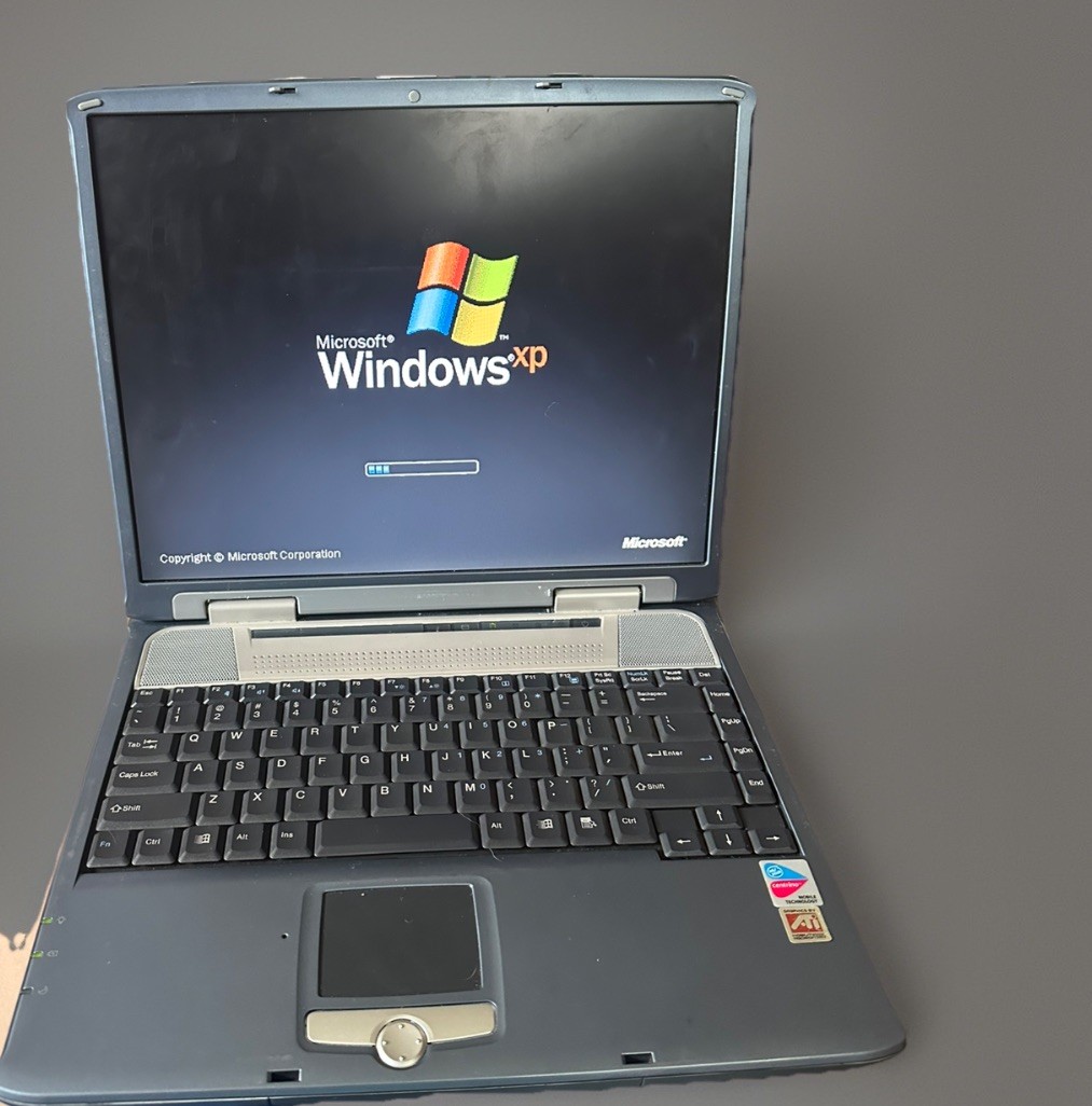 Vintage Nobilis Laptop Model GREEN550 G551 Windows XP Pro l WORKS