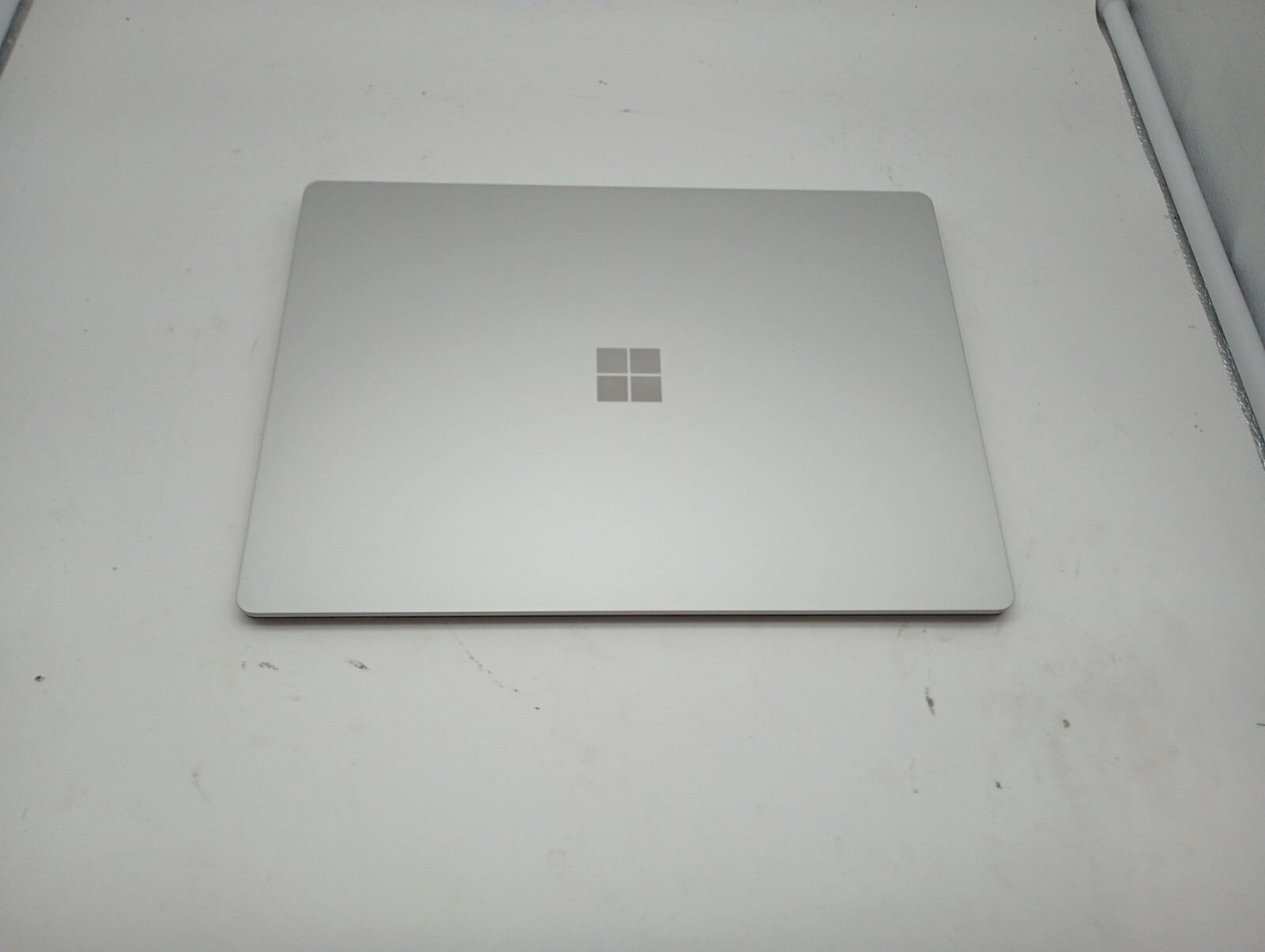 6191Surface Laptop 2 w/charger.i5 8th gen(4 cores).8GB.128GB NVMe.13.5″2K touch.