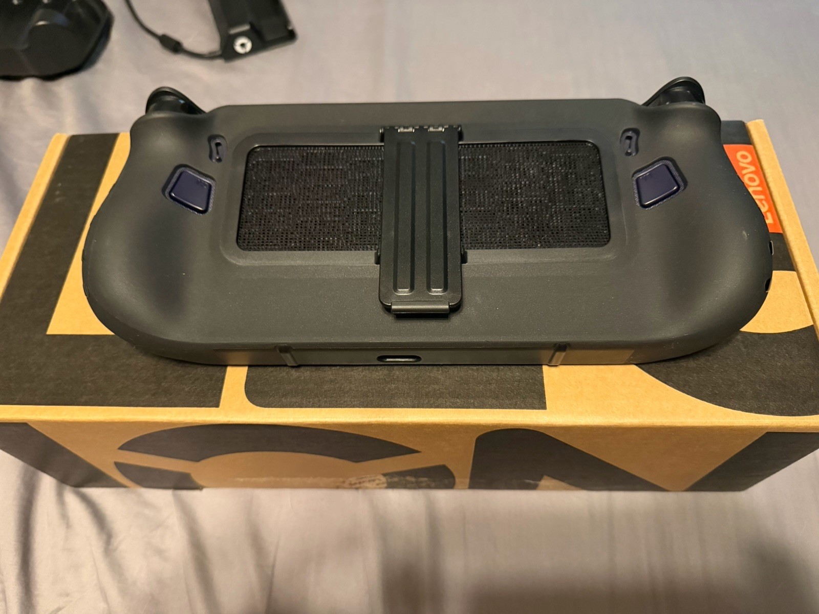 Legion Go S 8″ 120Hz Gaming Laptop AMD Ryzen Z1 Extreme, SteamOS, 32GB