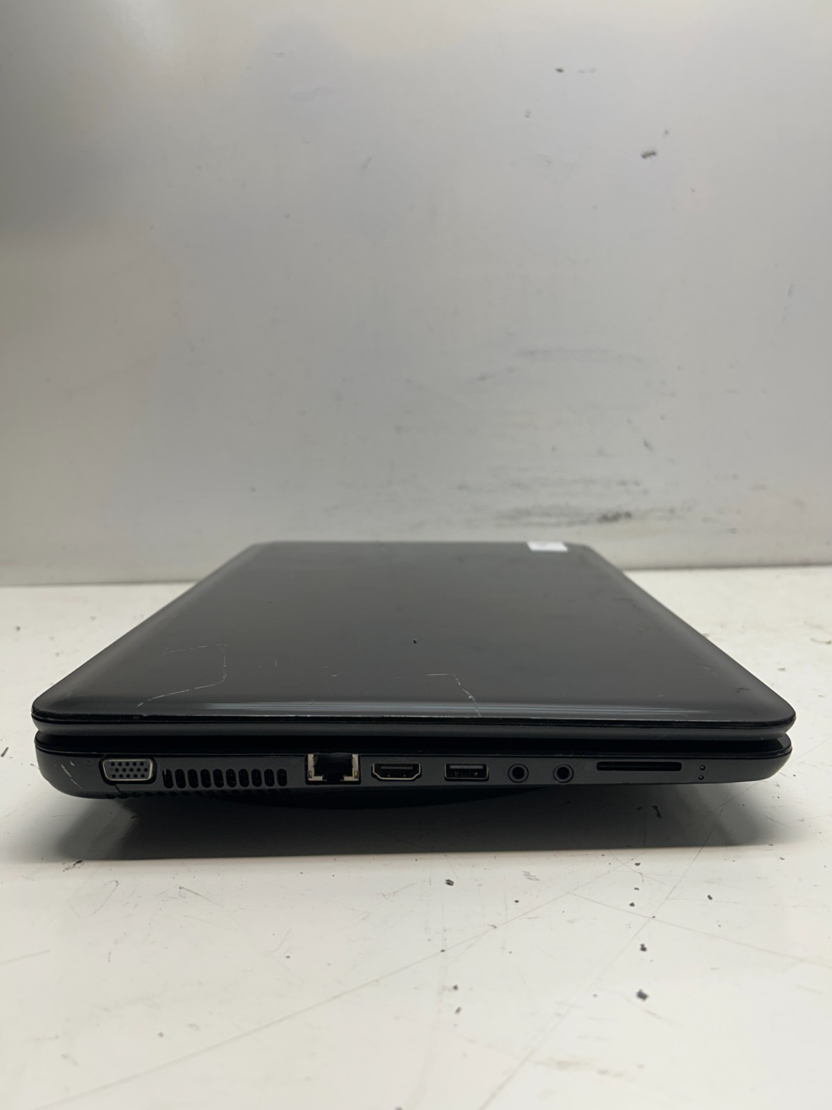 HP 2000-2b22DX Intel i3-3120M 2.5GHz 4GB NO HDD