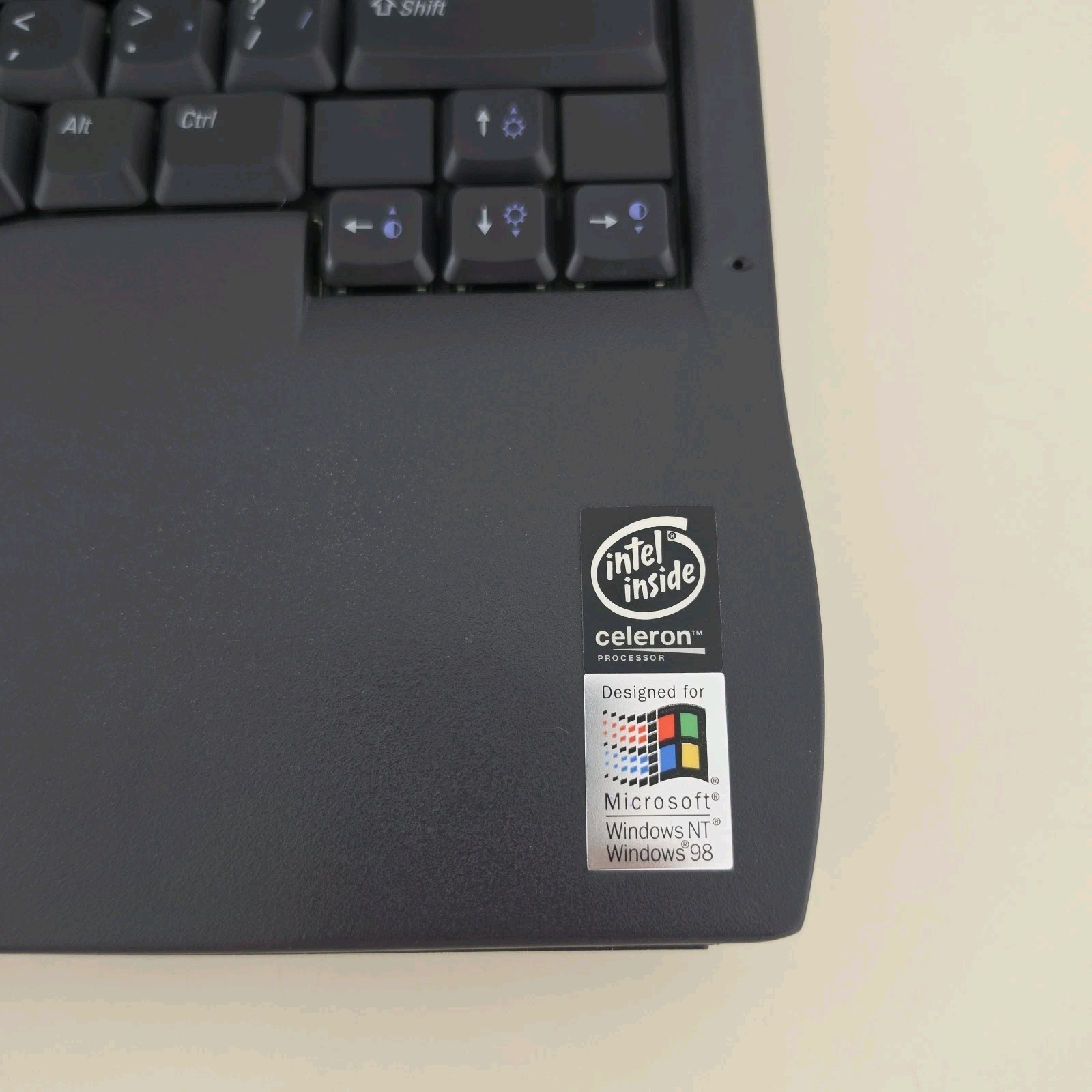 RETRO 14.1″ VINTAGE DELL Latitude CPt C4000GT Laptop – 64MB RAM – 4.86GB HDD