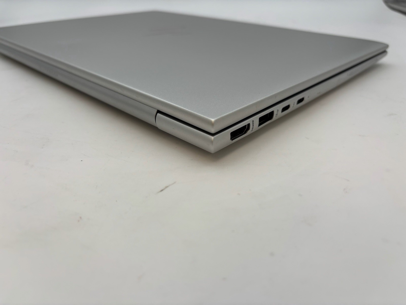 HP EliteBook 840 14″ G11 512 GB SSD 32 GB RAM Ultra 5 135U Windows 11 Pro