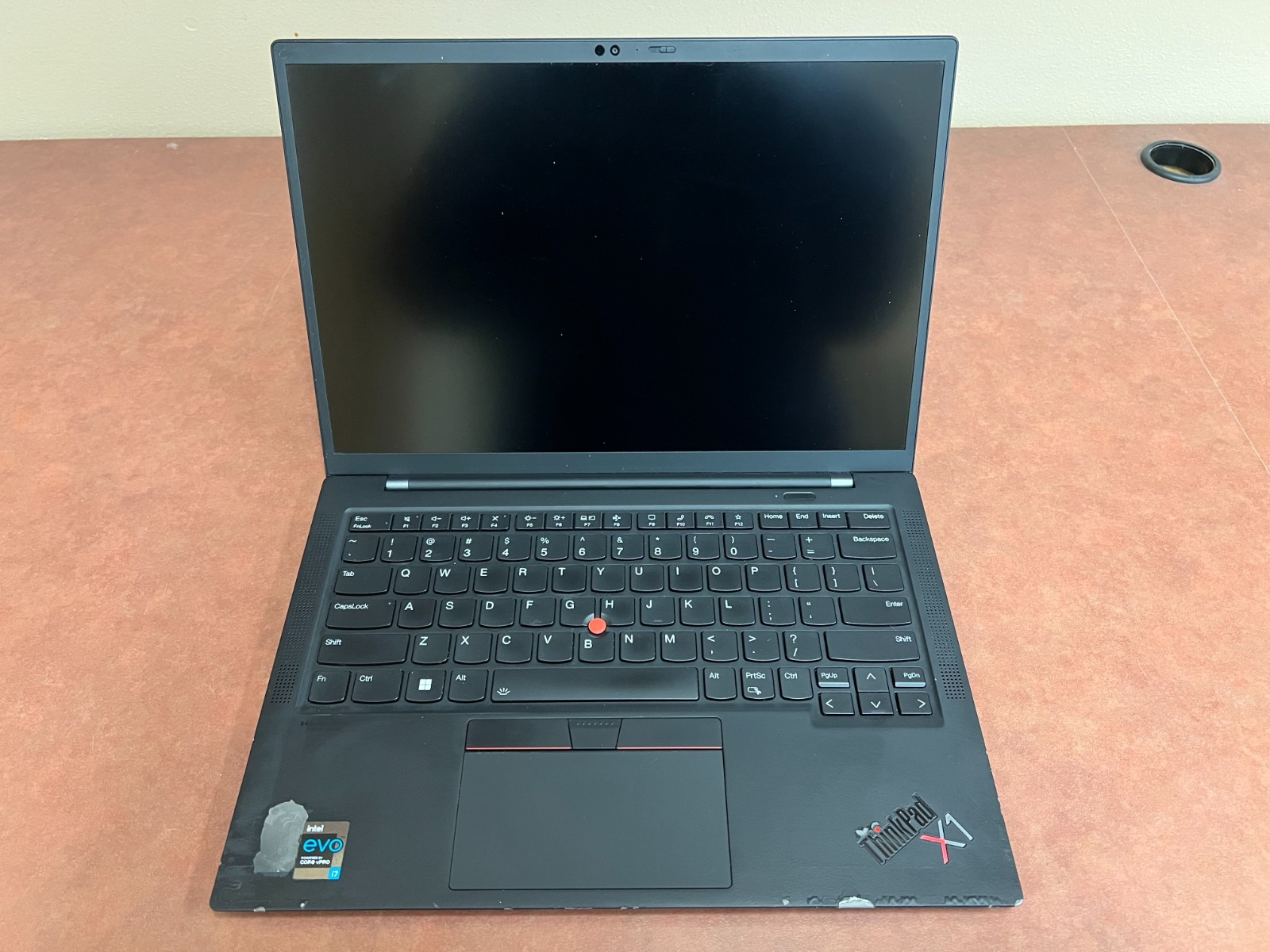 Lenovo ThinkPad X1 Carbon Gen 9 14 – Intel Core i7 16GB 512GB Win 11 * READ **
