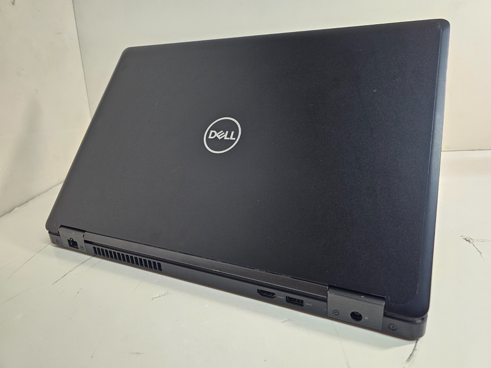 Dell Precision 3530 Laptop – 2.6 GHz i7-8850H 16GB 256GB SSD Webcam 15.6″ – SP1