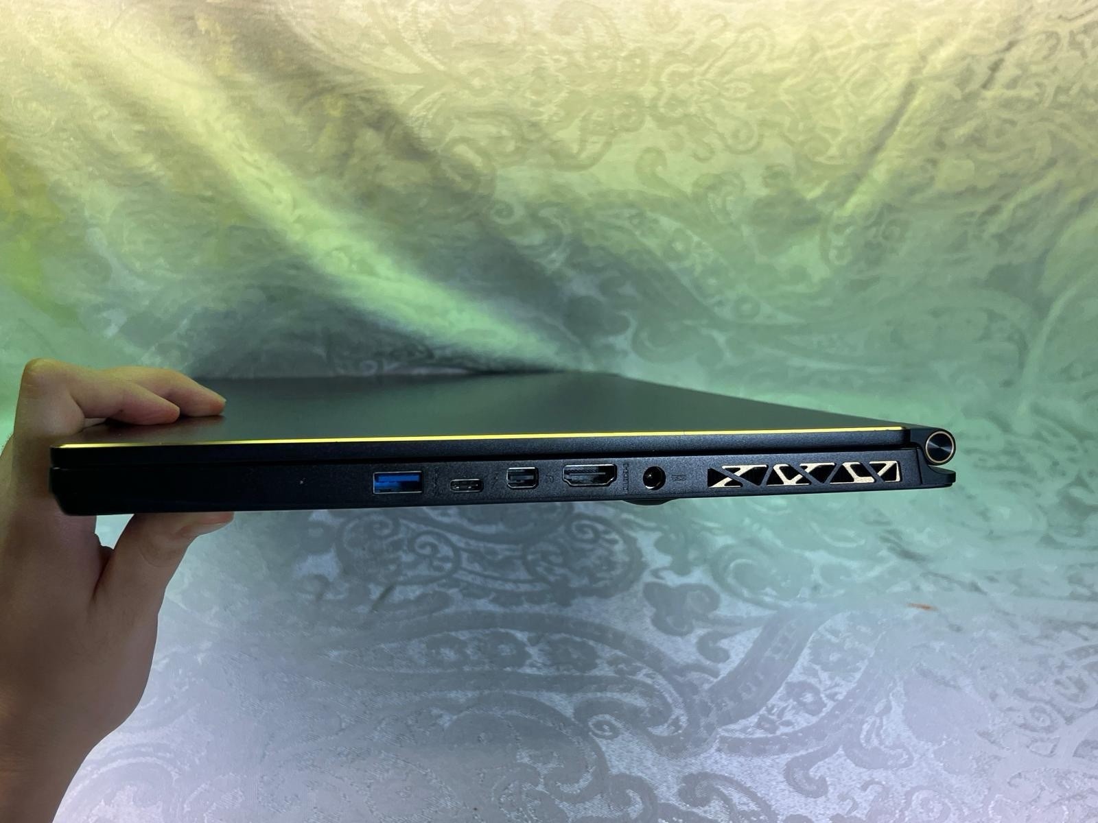 MSI GS65 STEALTH-1668 Thin 15.6 144Hz 7ms Ultra Thin and Light Gaming Laptop