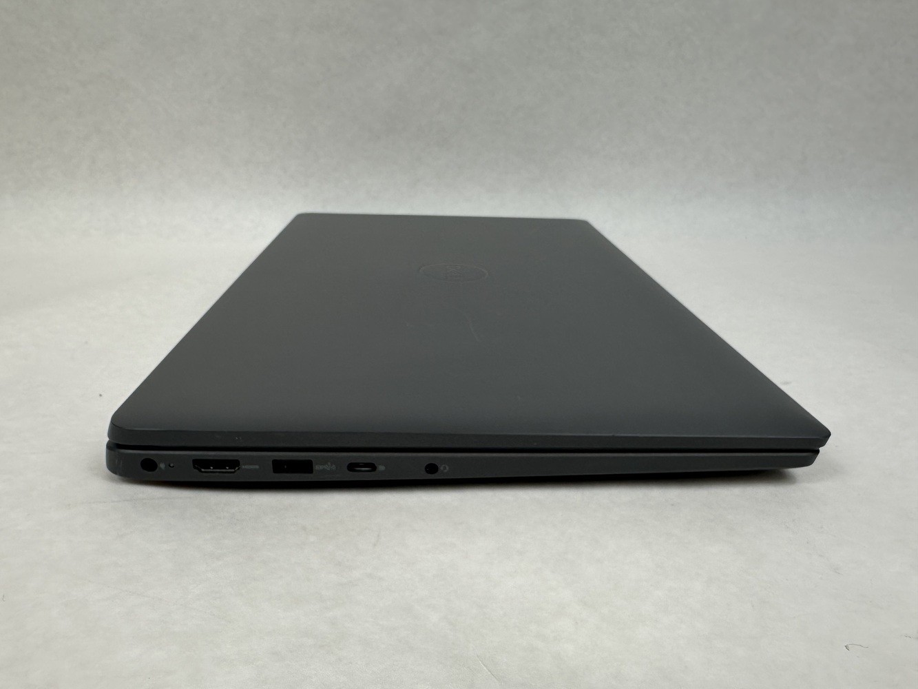 Dell Latitude 3550 _ 16GB RAM _ 256GB SSD _ 15.6″ FHD _ Intel Iris Xe _ Intel i7