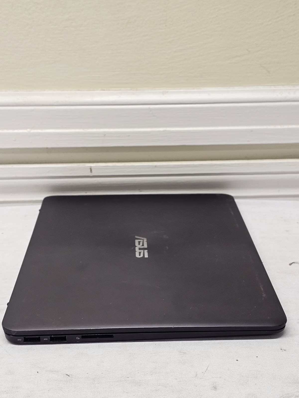 ASUS UX305C Laptop – Intel m3-6Y30 – 8GB RAM – 256GB SSD – BAD BATT – Windows 10