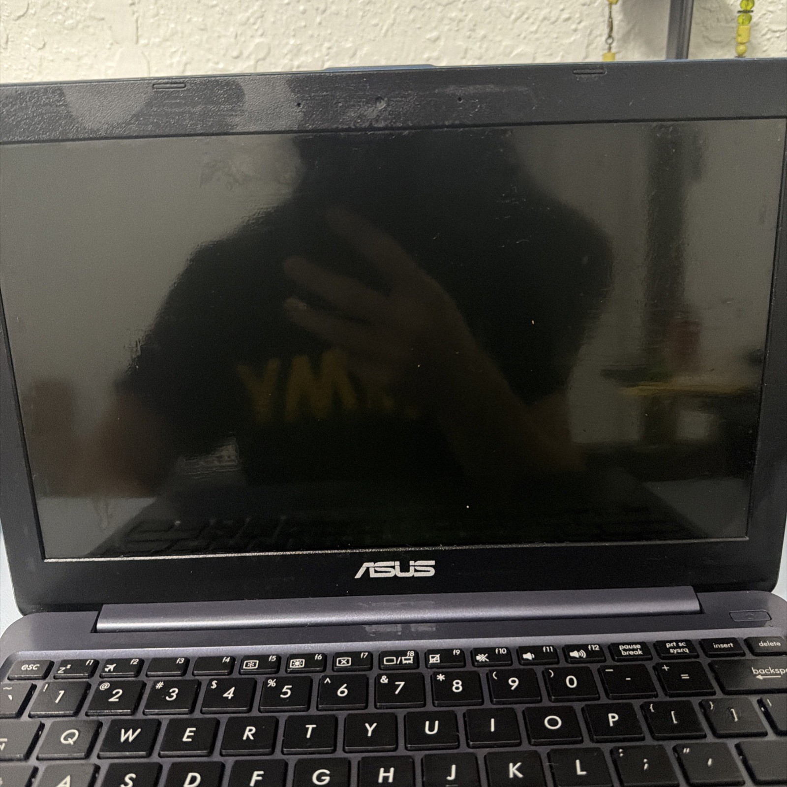 ASUS E203M Laptop, unkown condition needs charger never checked!