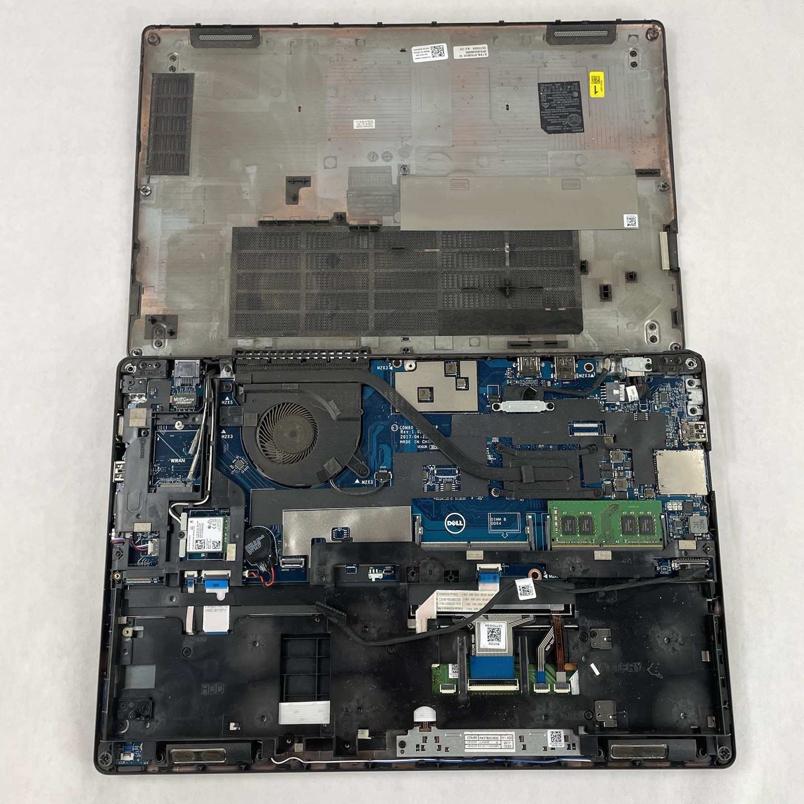 Dell Latitude 5580 15.6″ i5-7300U 2.6 GHz 8 GB RAM No SSD/OS/AC – No Hinge Cover