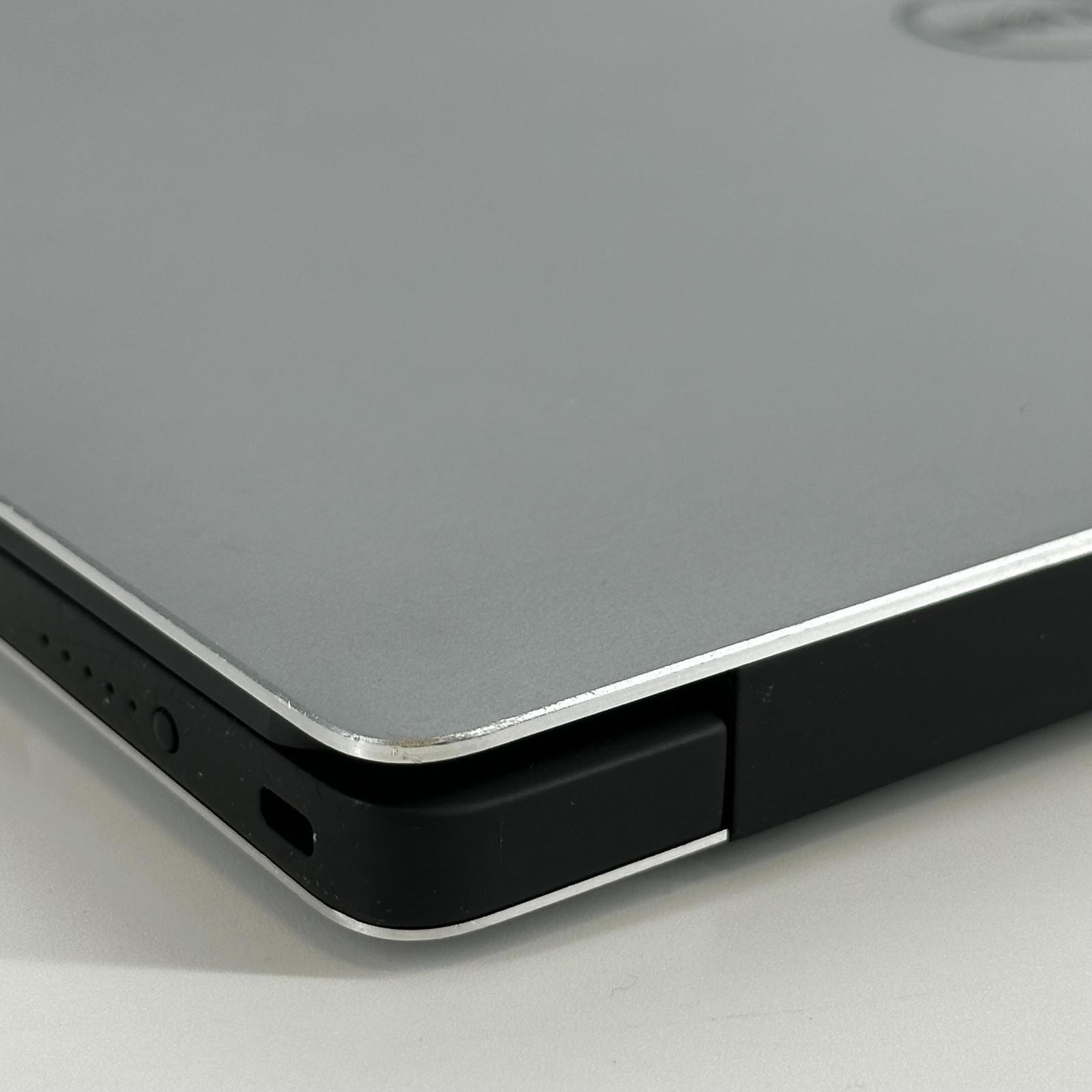 Dell XPS 15 9550 4K TOUCH i7-6700HQ 2.60GHz 32GB 1TB SSD GTX 960M – Bad Battery