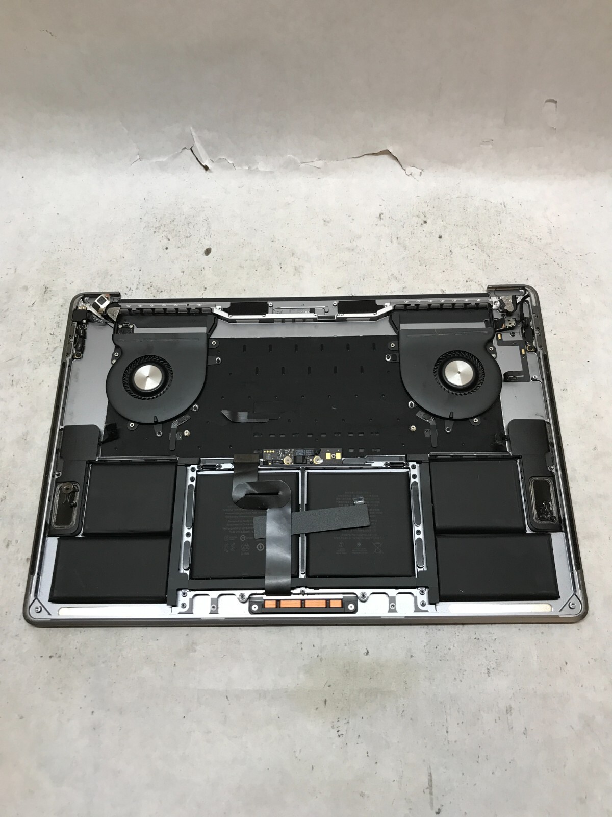 Apple MacBook Pro Touch/2018 A1990 Palmrest NO MOTHERBOARD For Parts/Repair- -DW