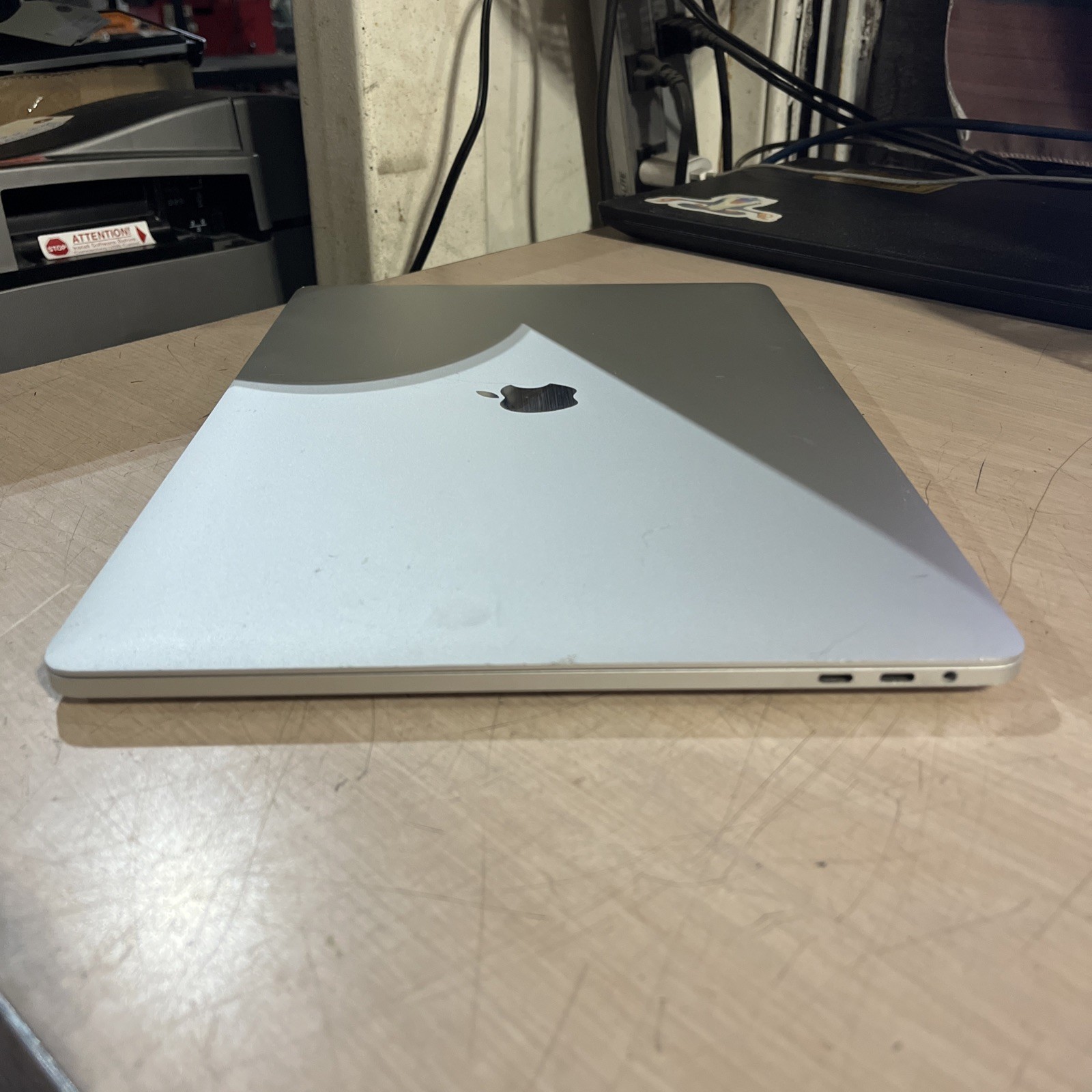 APPLE MACBOOK PRO 15″ TOUCH/LATE 2016 CORE I7-6700HQ 2.6GHZ 16GB RAM 256SSD