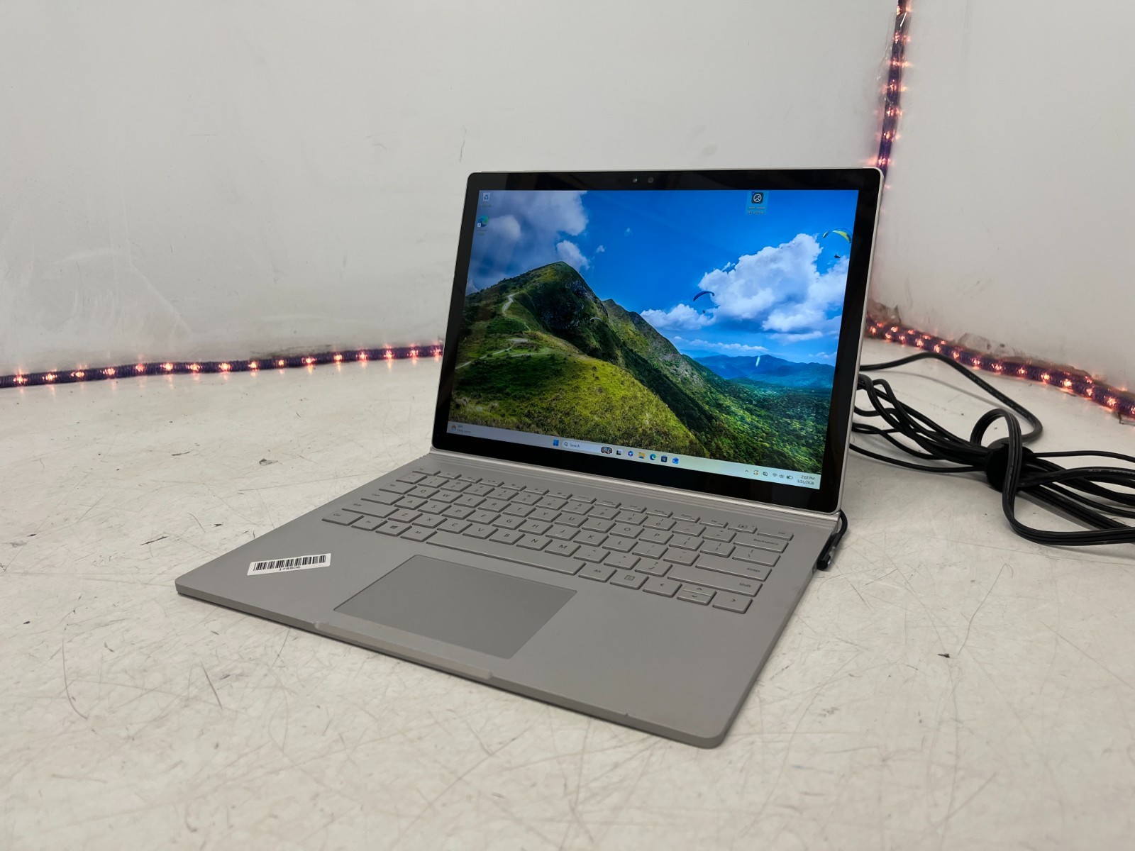 Microsoft Surface Book 1st Gen (i5-6300U;8GB RAM;128GB SSD) NO PERIPHERALS