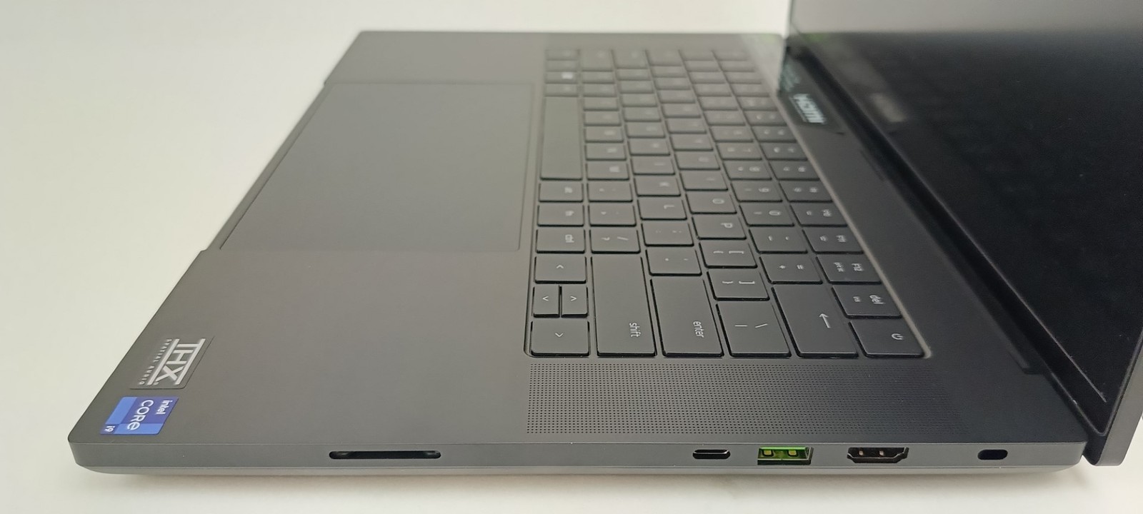 Razer Blade 16″ 3840×2400 120Hz i9-13950HX 32GB 1TB RTX 4070 W11H Gaming Laptop