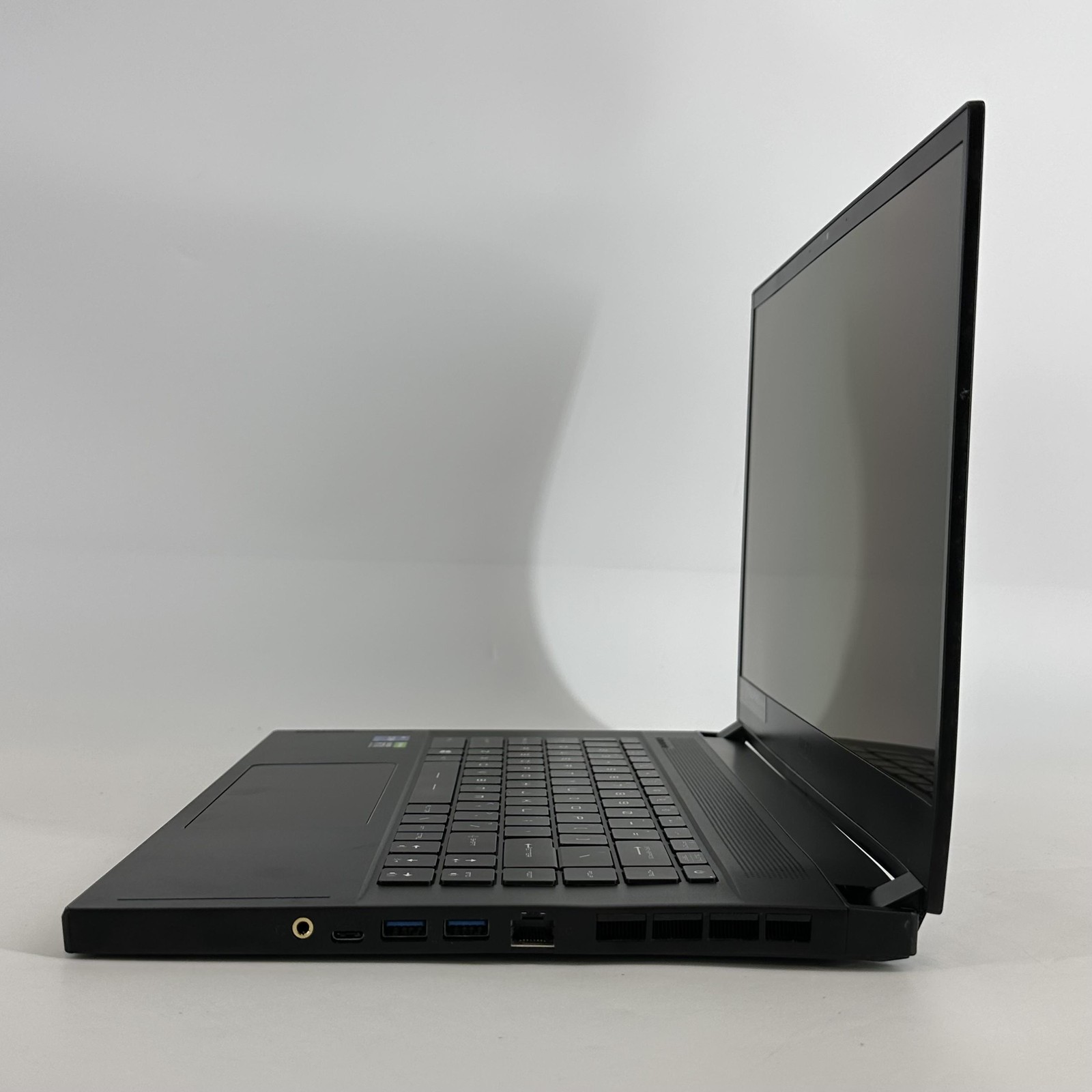 MSI Creator 15 Black i7-11800H 2.30GHz 16GB 512GB SSD NVIDIA RTX 3060 BENT FRAME