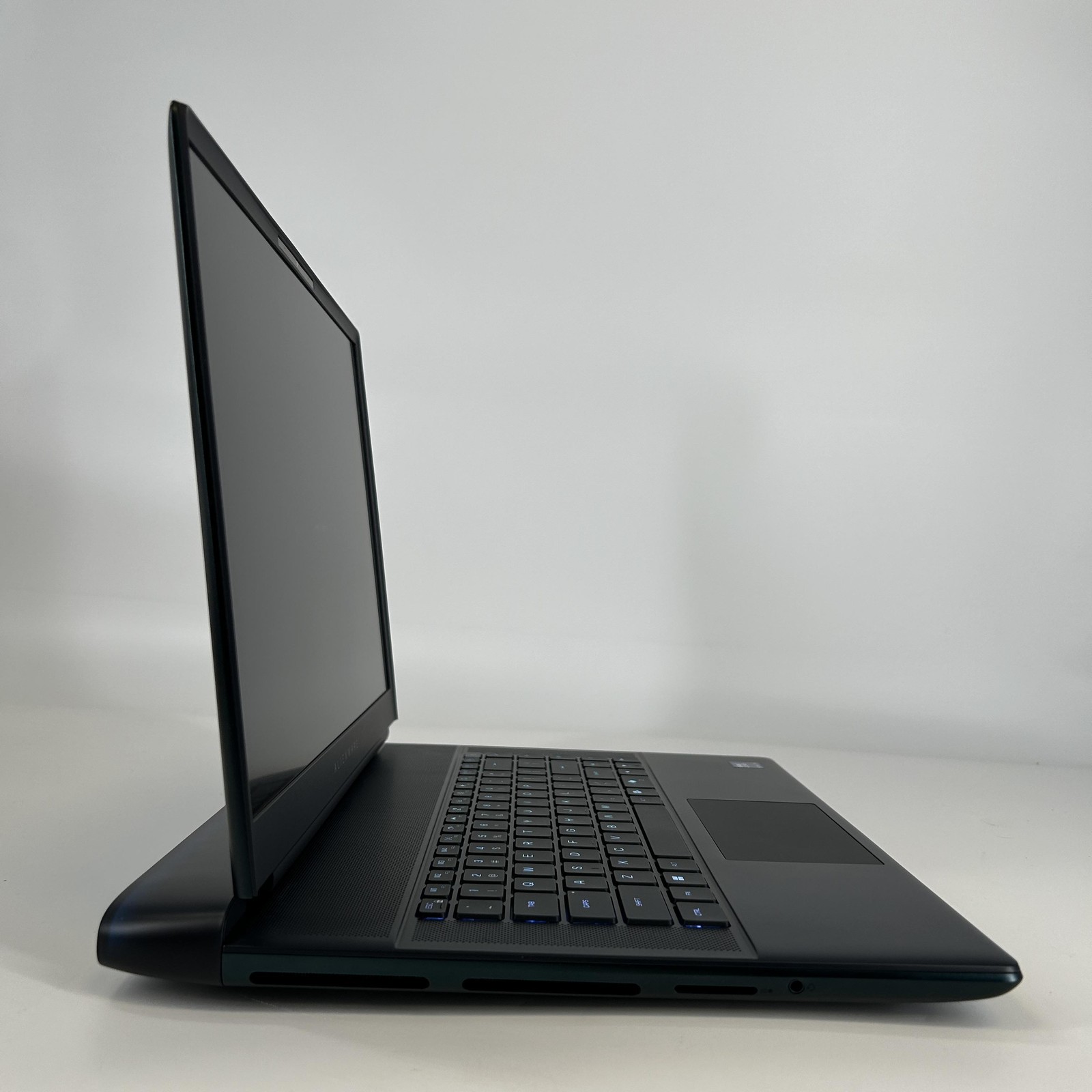 Dell Alienware 16 Area-51 240Hz QHD+ 2.7 GHz Ultra 9 275HX 32GB 1TB SSD RTX 5080