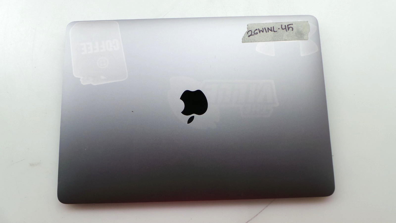Apple A1932 MacBook Air 13″ 2018 i5-8210Y 1.6GHz 8GB RAM 128GB Cycle: 484 *READ*