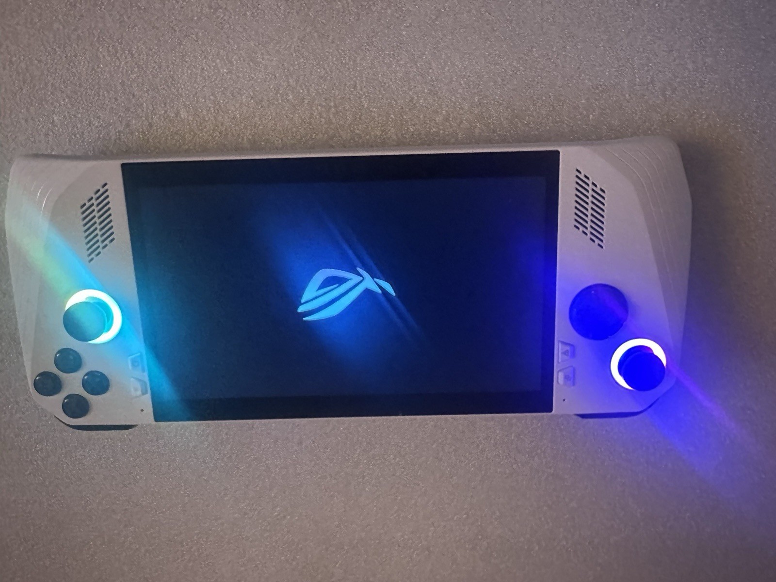 ASUS ROG Ally 7″ 120Hz FHD Touch AMD Ryzen Z1 16GB 512GB SSD White- No Box