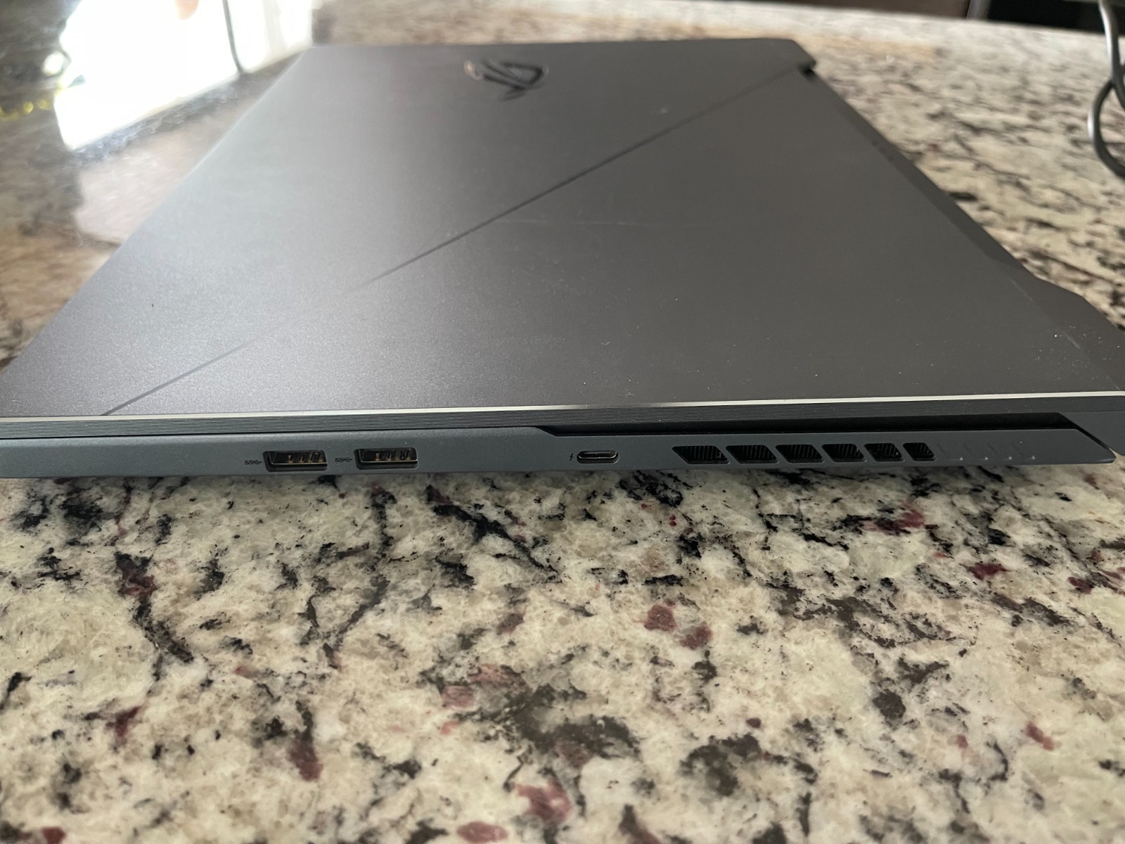 ASUS ROG Zephyrus Duo 15 GX550 NVIDIA RTX 2080 Super Max-Q 32GB RAM Thunderbolt