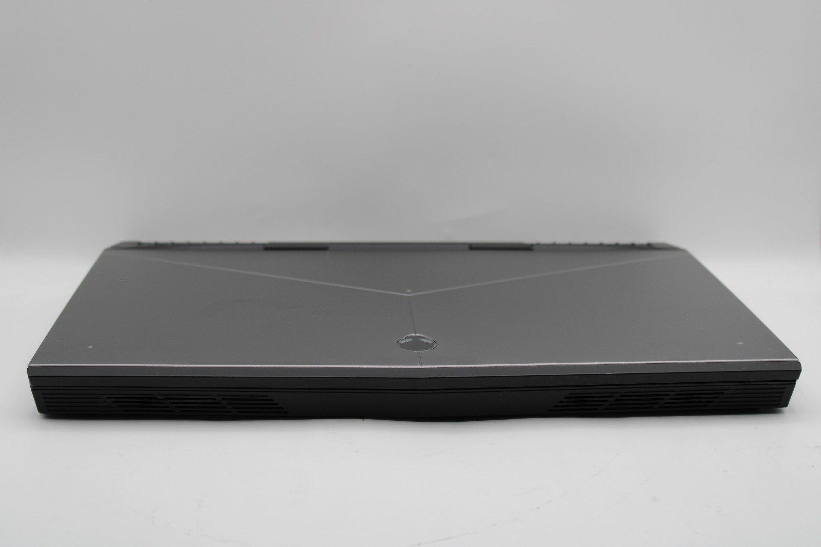 Alienware 15 R3 i7-7700HQ @ 2.8 GHz 16GB RAM 1TB SSD GTX 1060 No OS
