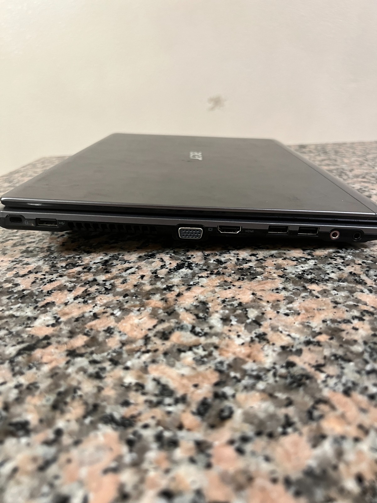 Acer Aspire 5810TZ-4657 Laptop with Intel Pentium U2700 1.30GHz 3GB