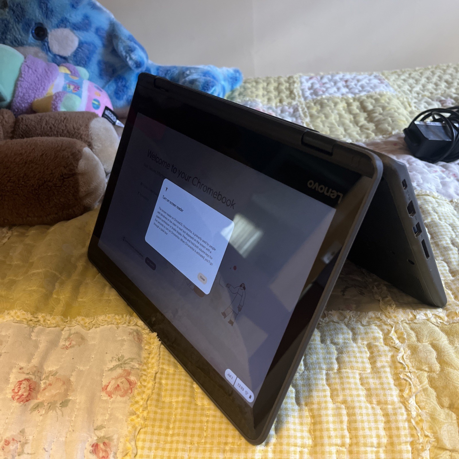 Lenovo 300e Chromebook 81H0 (11.6″ Touch, 4GB, 32GB eMMC, ChromeOS) w/ Charger