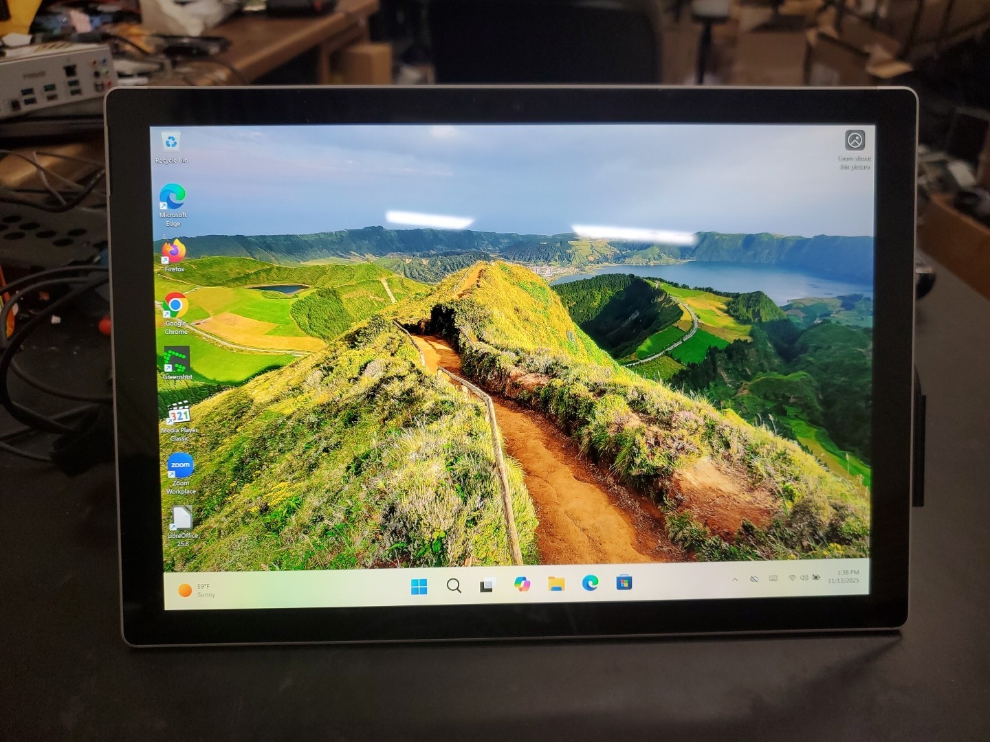Microsoft Surface Pro (M3-7Y30, 4gb RAM 128gb SSD, W11Pro) 111225-6