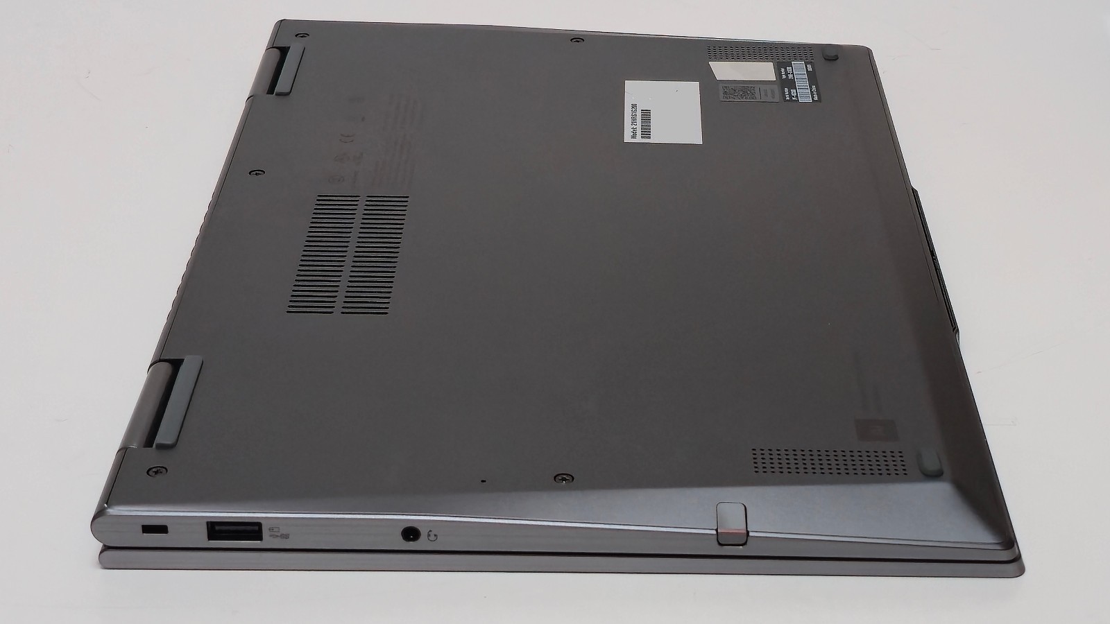 Lenovo ThinkPad X1 Yoga Gen 8 (i7-1365U CPU, 32 GB RAM 1 TB SSD) 14″ UHD Touch