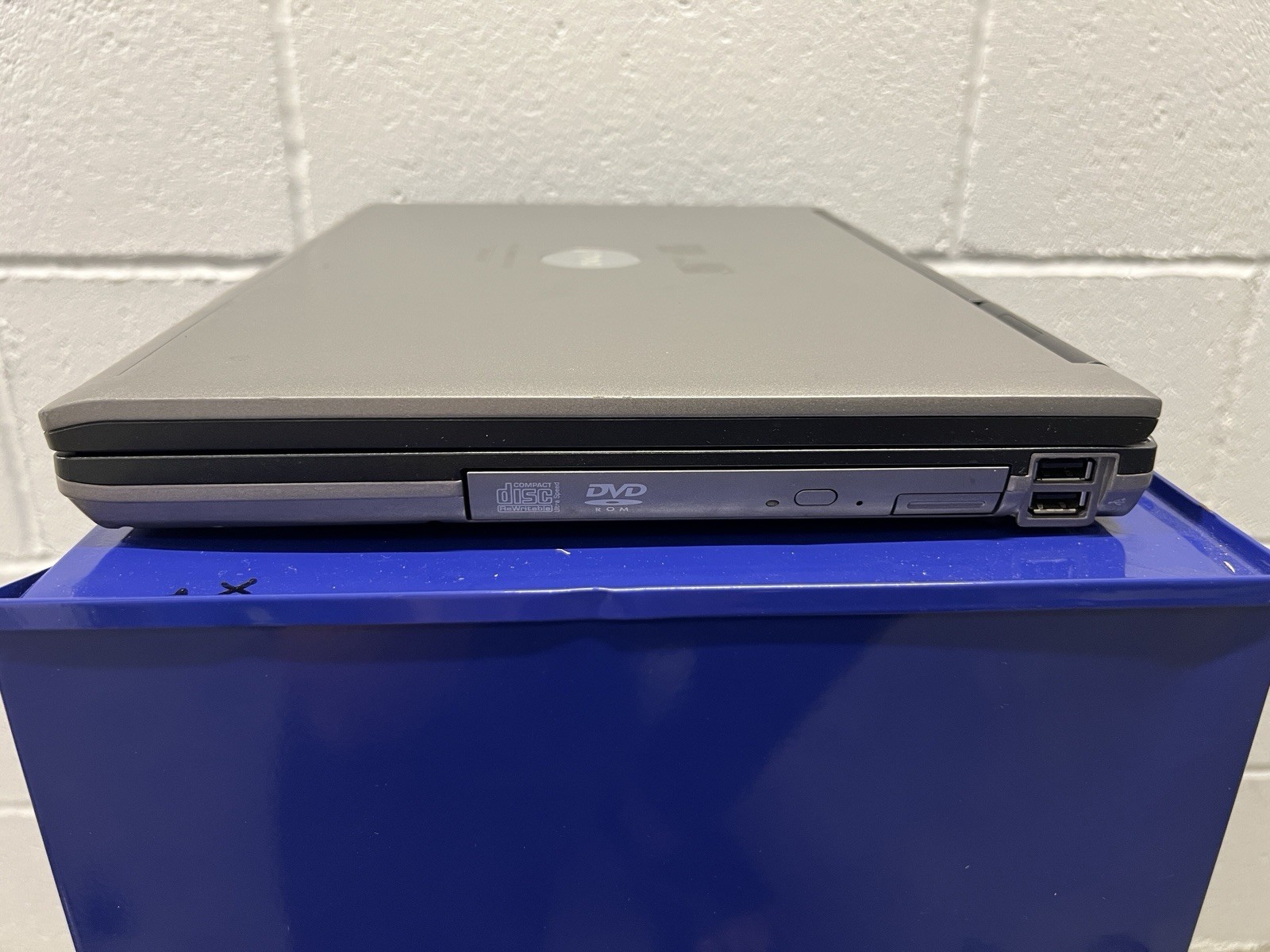 DELL LATITUDE D820 Core 2 Duo 1GB RAM 120GB HDD NVIDIA WINDOWS XP Serial Laptop