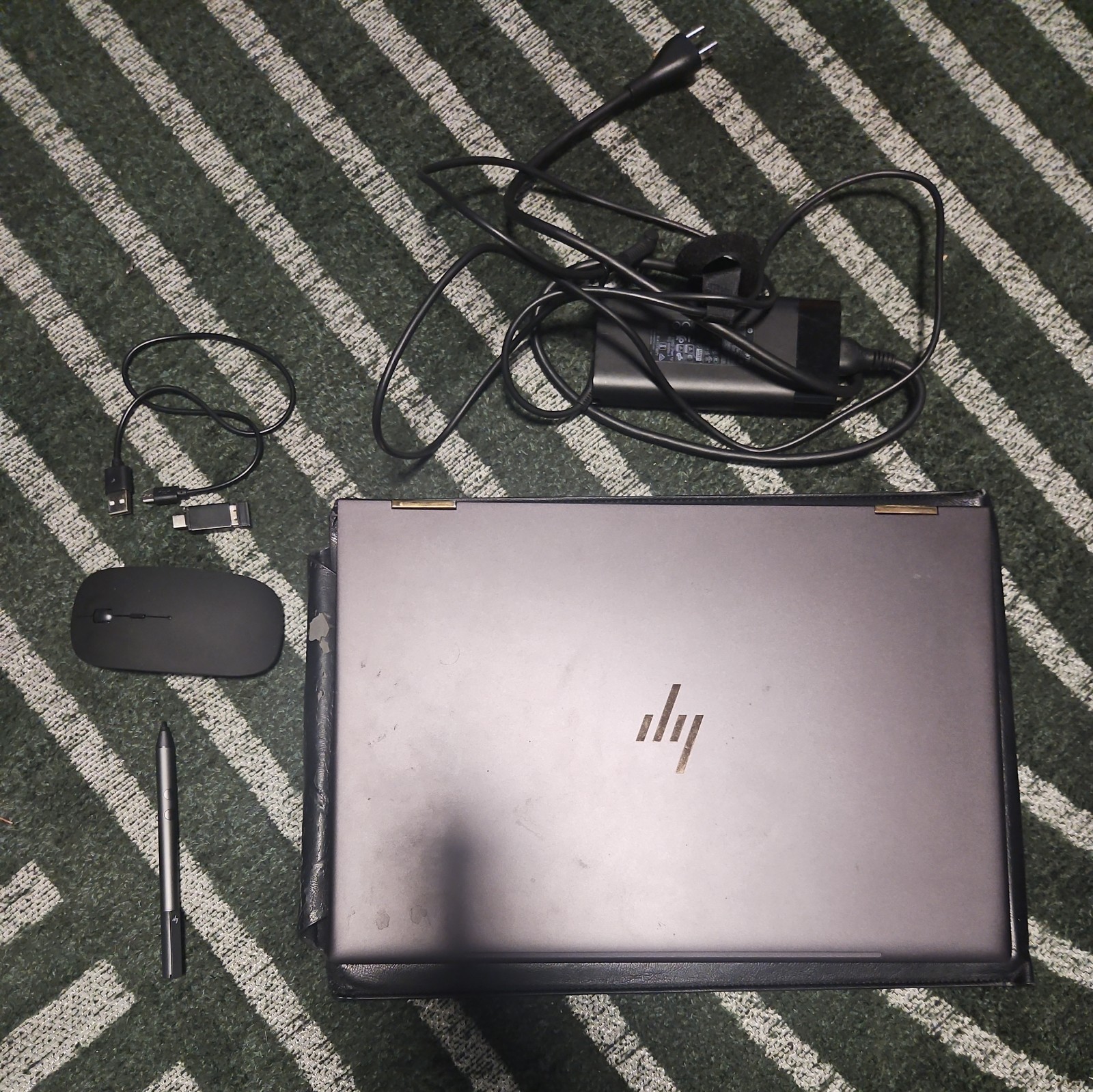 HP Spectre x360 2-in-1 15-CH011DX 15.6″ 4K UHD Touch i7-8550U 16GB Windows 11