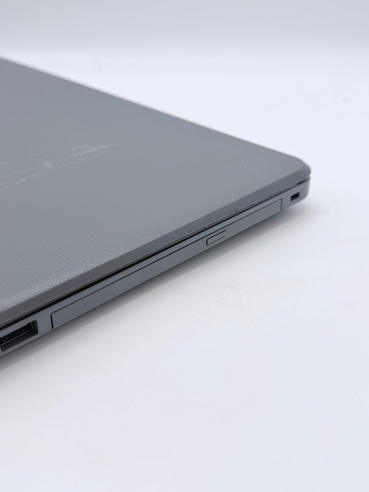 HP 15-bs033cl 15.6″ Core i3-7100U 8GB 256GB SSD Touchscreen Laptop