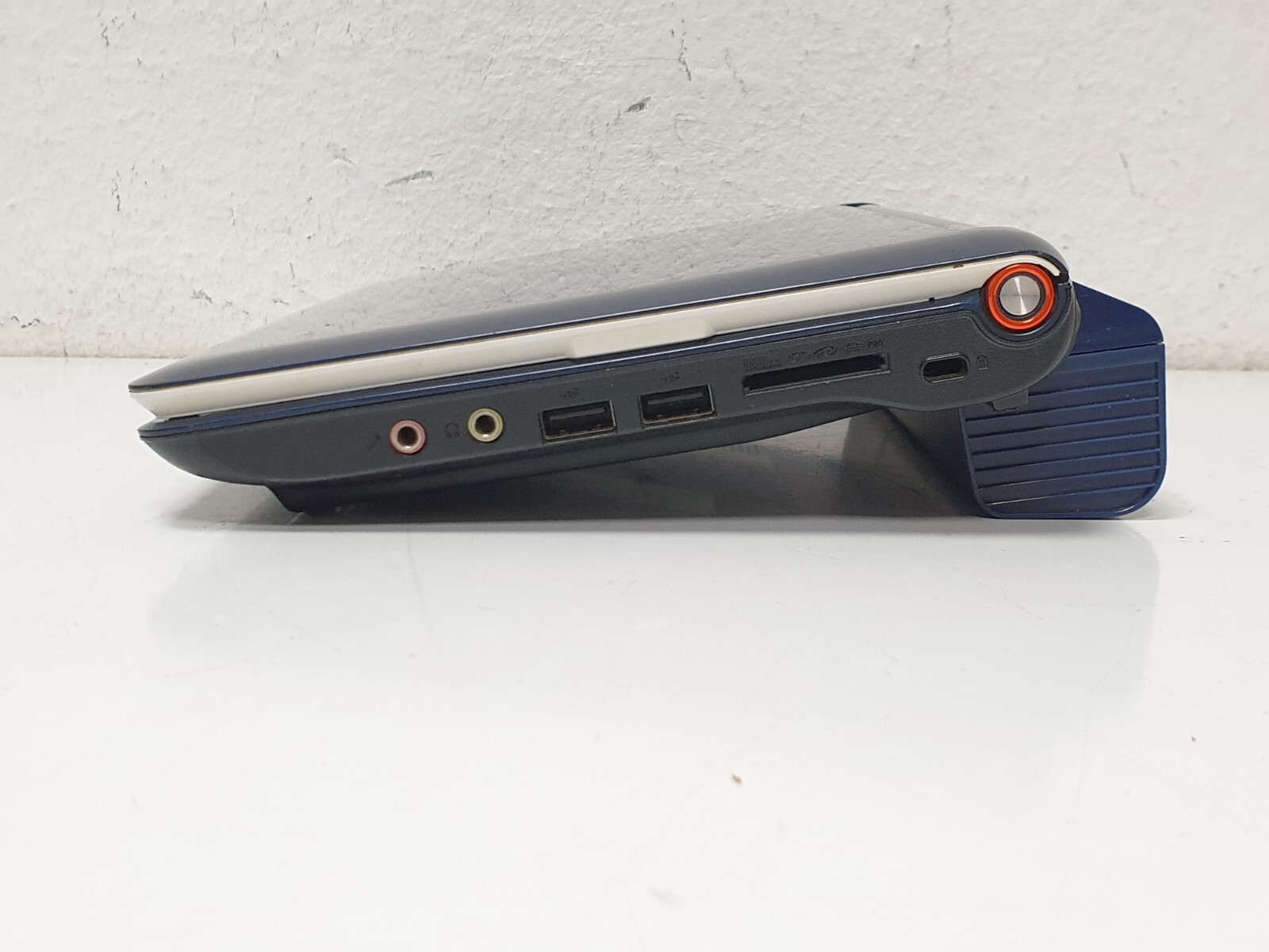Acer Aspire ONE Mini Notebook Windows XP 160GB 1.5GB Laptop WEBCAM VGA 8.9″