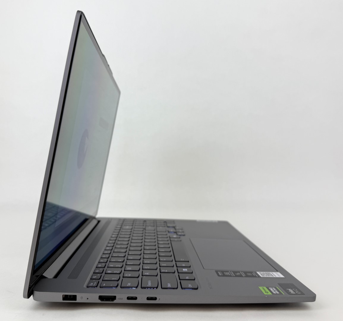 Lenovo IdeaPad Pro 5i 16″ 2048×1280 OLED Touch Ultra 9 185H 32GB 1TB 4050 Dent