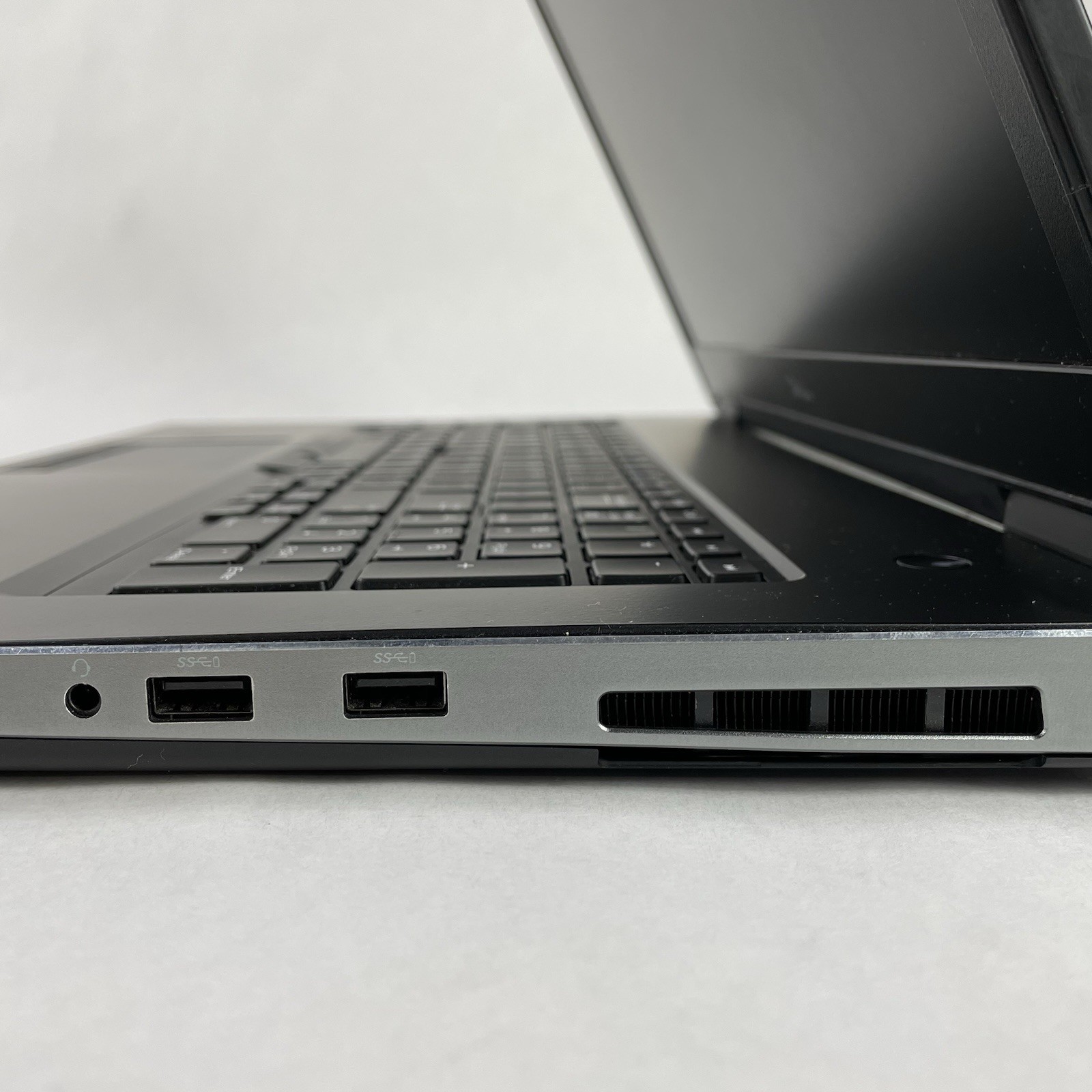 Dell Precision 7730 17.3″ i7-8850H 2.6GHz 32GB RAM NVIDIA No SSD No OS Dent Edge