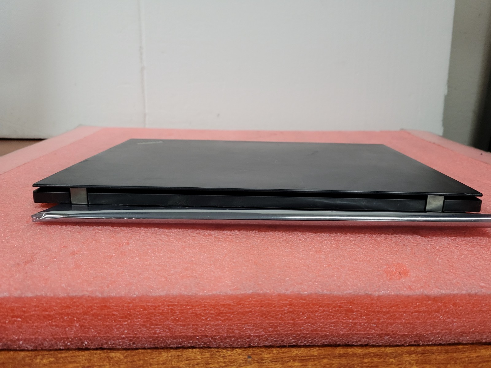 Lenovo ThinkPad T470S 14″ i5-7300U 4GB RAM *NO HDD/OS/COVER/BATT/AS IS* | LP520