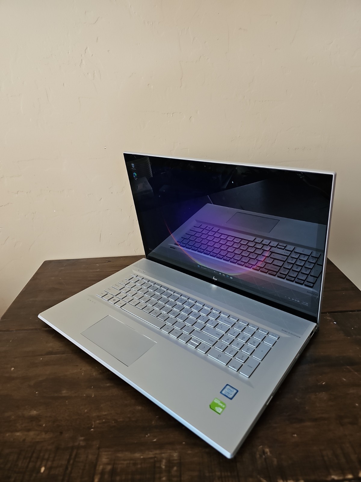 HP Envy 17T-BW000 17.3″ i7-8550U 1.9GHz 12GB RAM 756GB SSD+HDD GeForce MX150