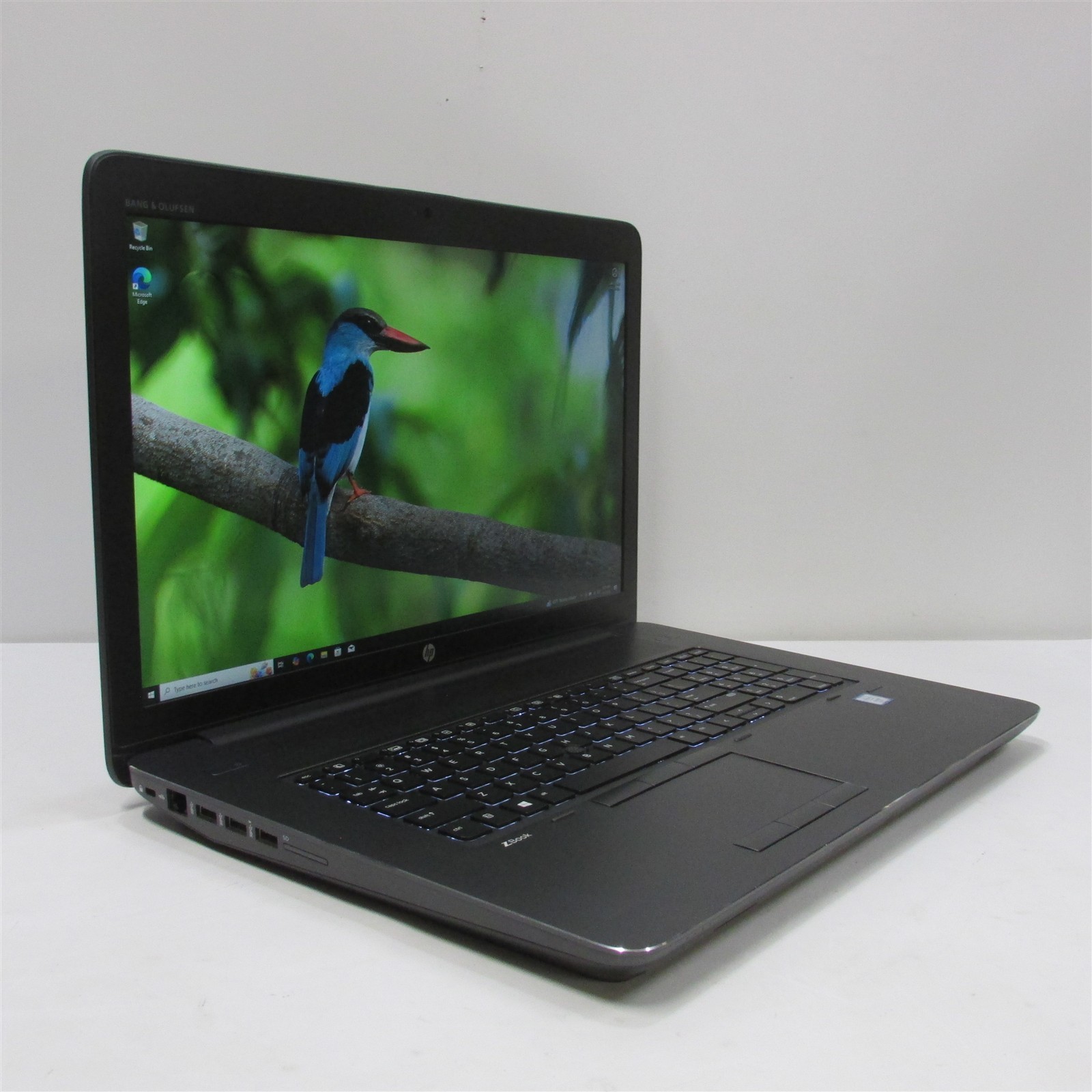 HP ZBook 17 G3 Xeon E3-1535M v5 2.9GHz 32GB RAM 512GB M.2 17″ Windows 10 Pro